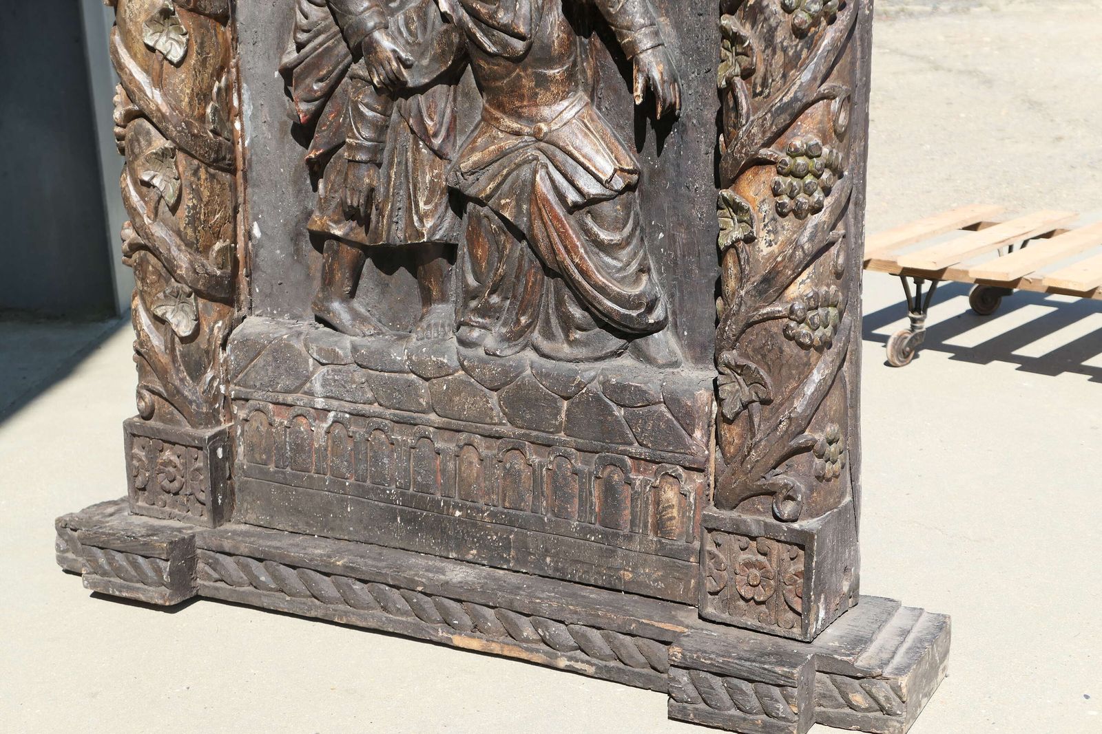 6000.0 Large European Mediaeval Oak Carving Of Christ In The Tomb photo