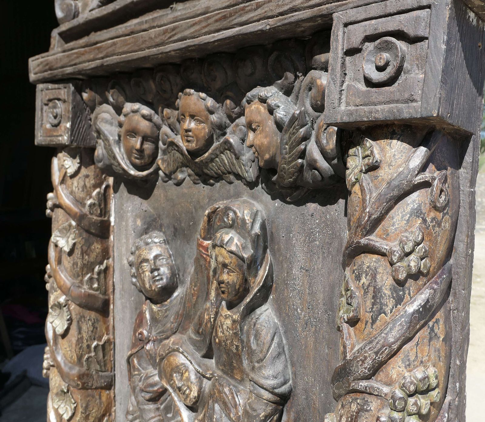 photo vinterior Large European Mediaeval Oak Carving Of Christ In The Tomb