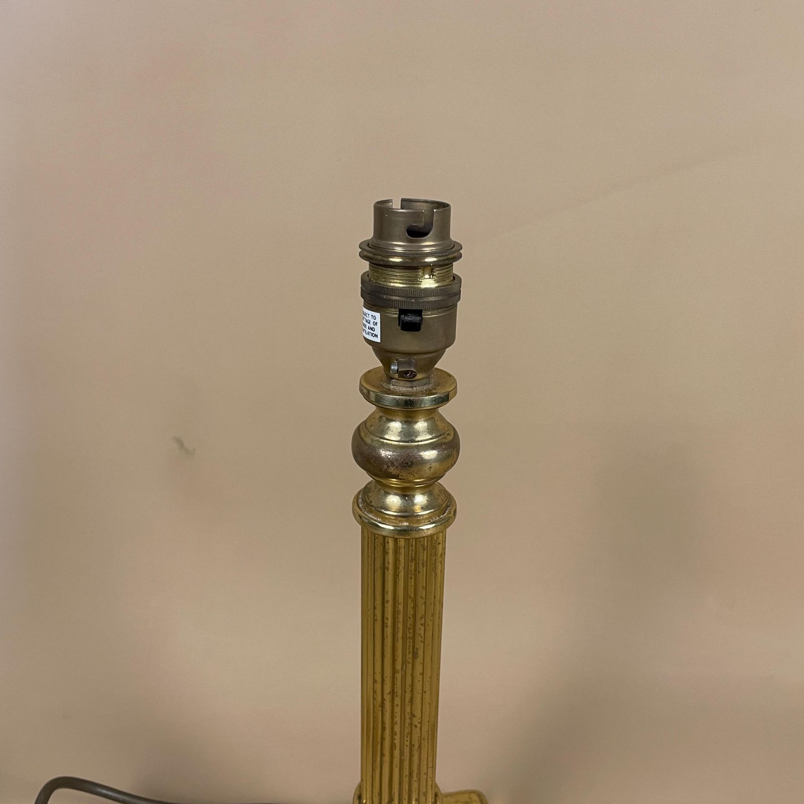 Vintage Gold Brass Metal Lamp Light Bedside Side Table Desk Ornate Detail Square Base Antique Medium Pattern Aged Patina Column Pillar Old photo Lighting