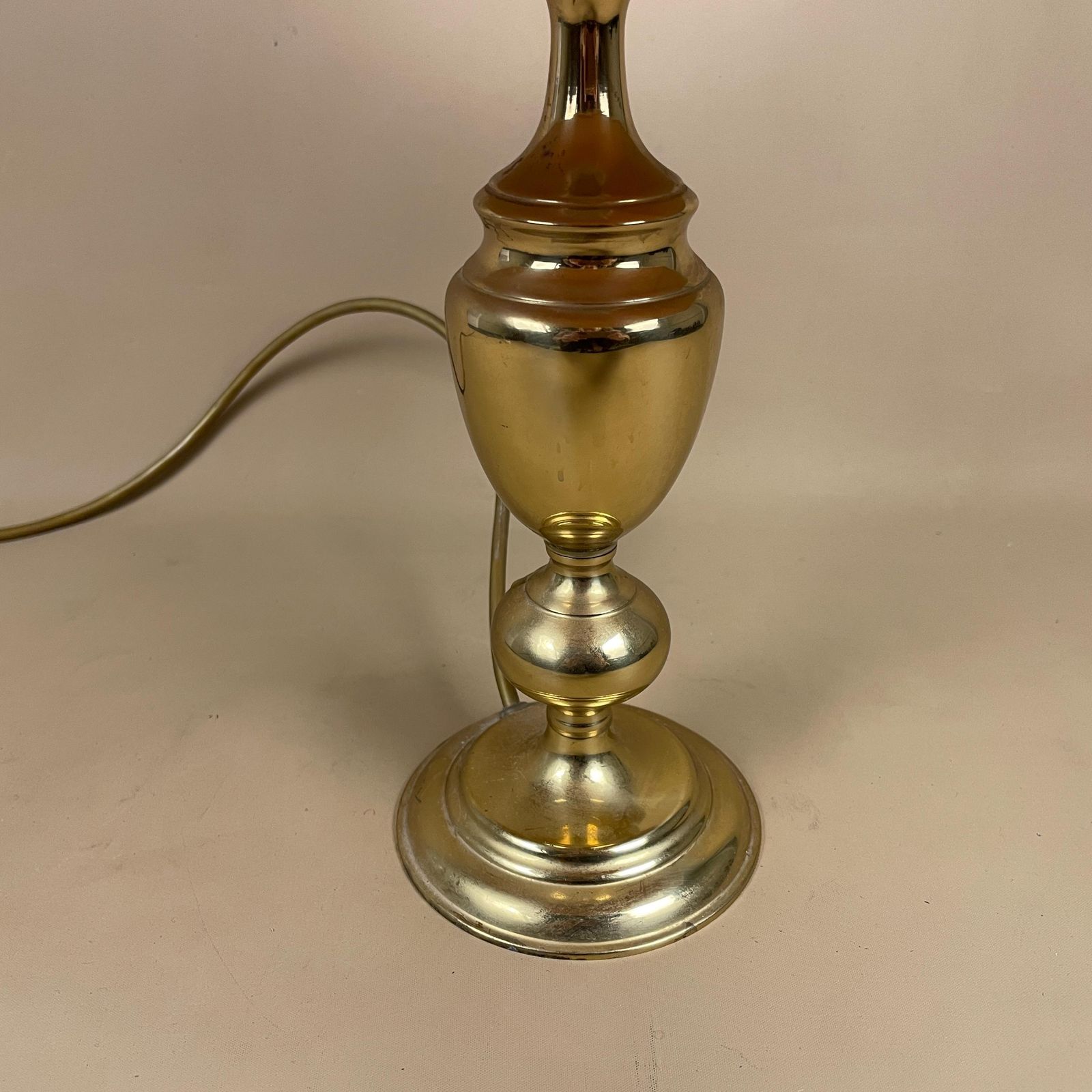 Antique Gold Brass Lamp Light Bedside Table Oriental Floral Bell Shade Green Pink Beige Lampshade Lampshade Ornate Vintage Medium Metal Old photo buy