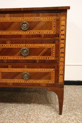 Antique Chest Of Drawers In Inlaid Walnut, 1700s photo 6468.0