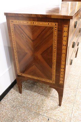 Furniture Antique Chest Of Drawers In Inlaid Walnut, 1700s photo