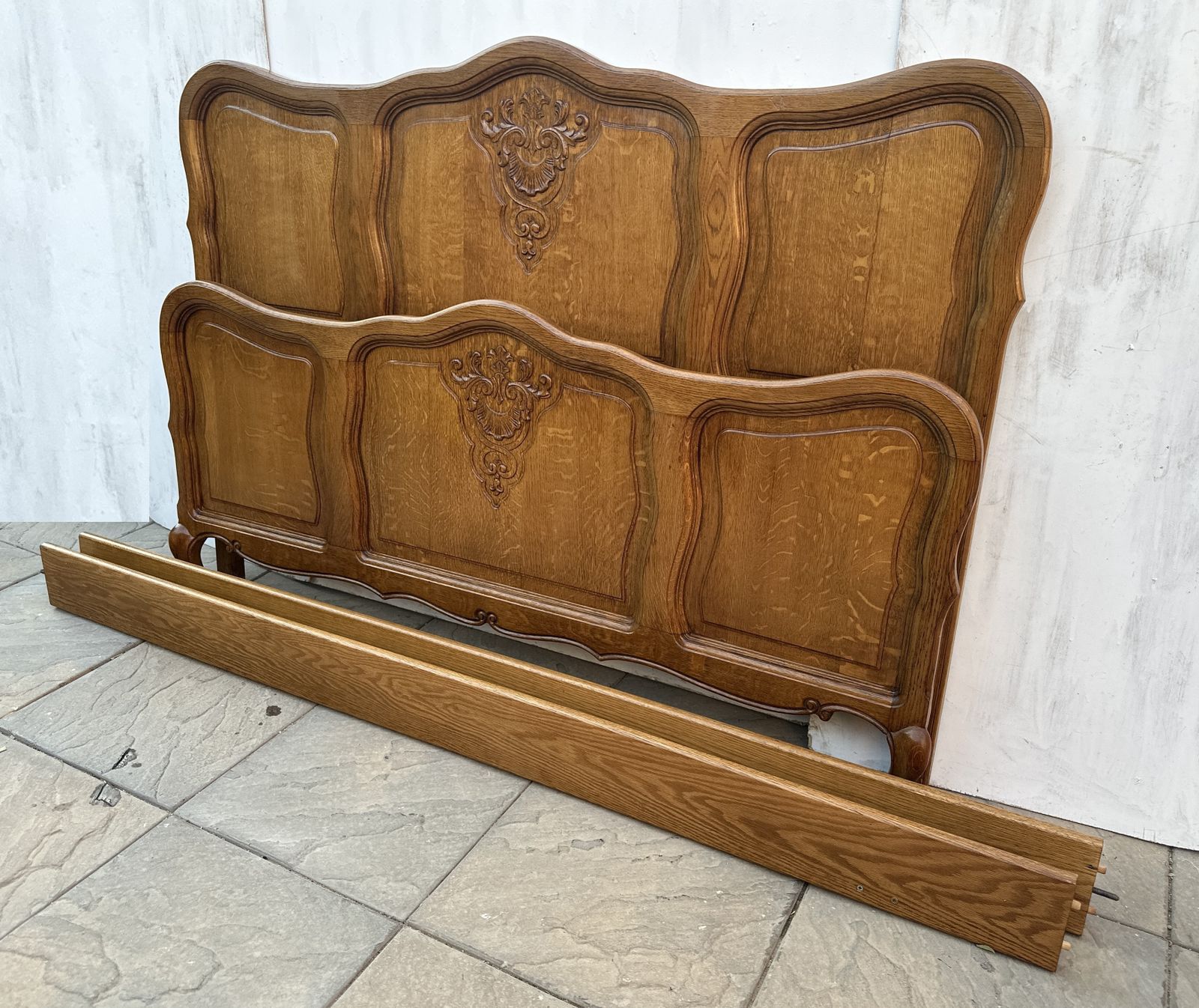 Beautiful French Louis XV Antique Style Oak Double Bed Frame – Great Condition photo vinterior