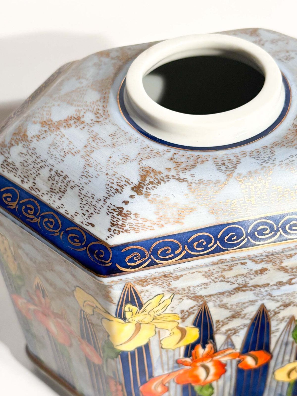 Potiche Art Nouveau Vase In Italian Hand Painted Ceramics From The 1920s photo vintage