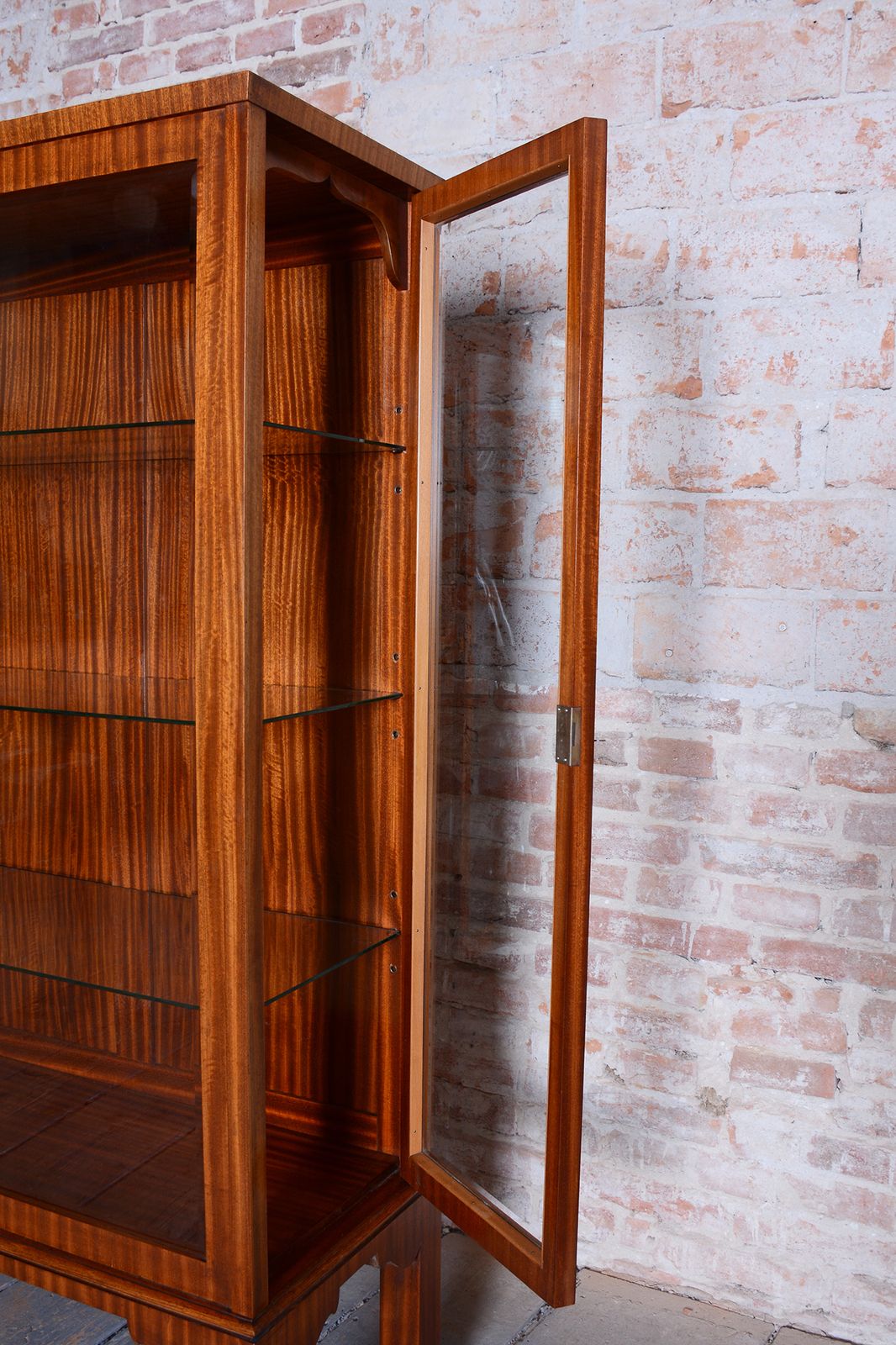 photo vintage Restored Art Deco Display Cabinet, Mahogany And Glass, Polished, Czech, 1930s