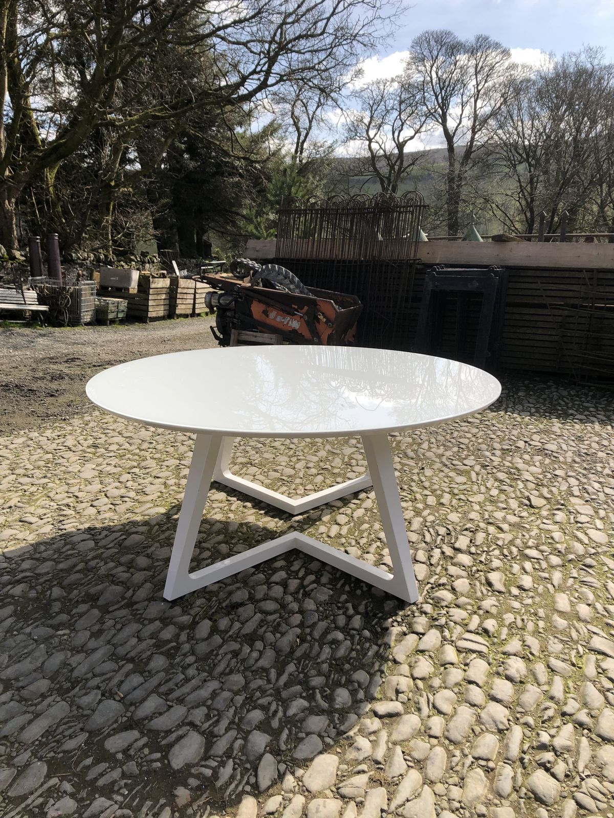 Large Modern Round White Gloss Glass Topped Table By Quatropi   Seats 8 photo for sale
