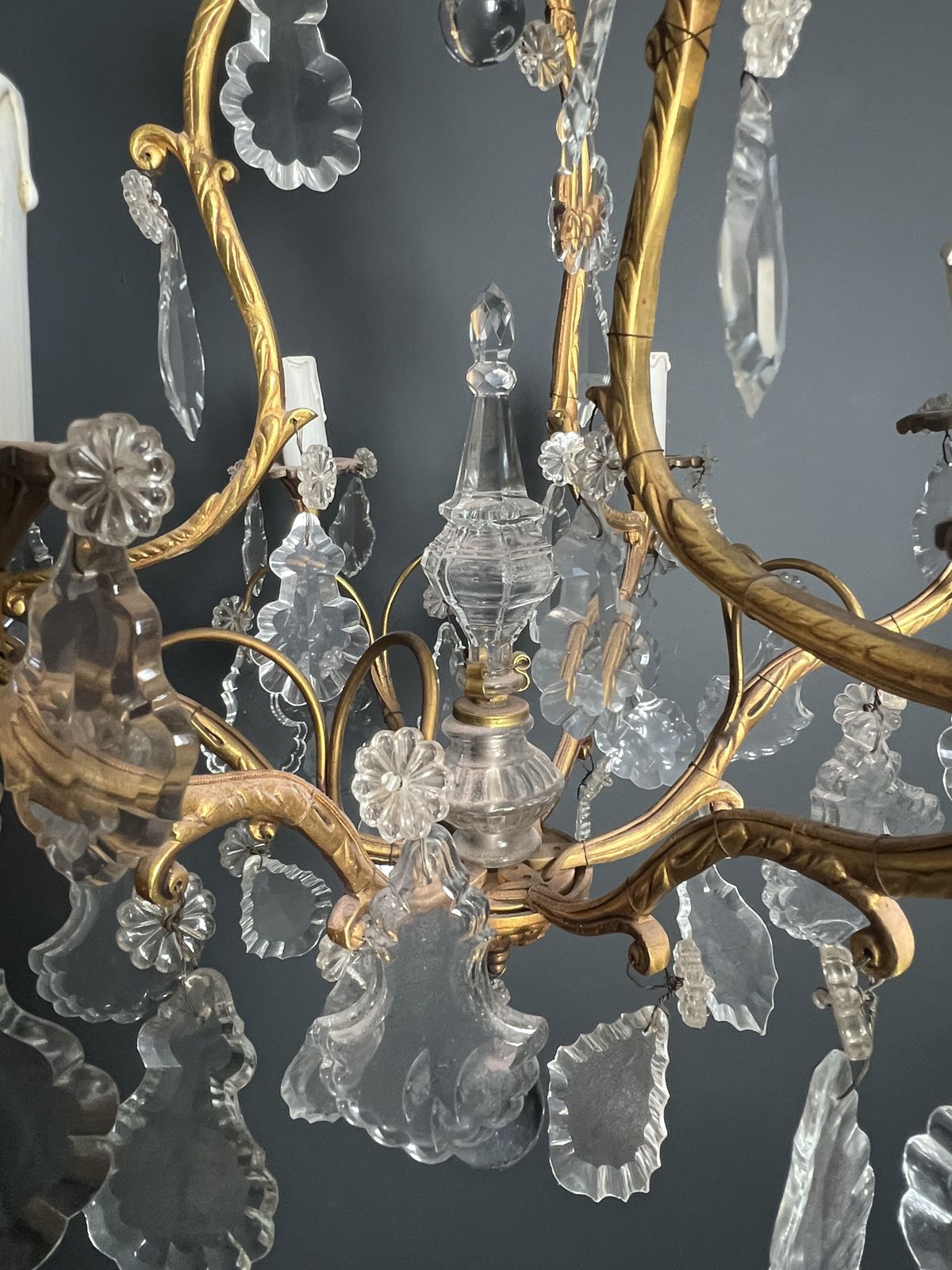 photo vintage Louis XV Style Bronze Chandelier With Crystals And 6 Lights