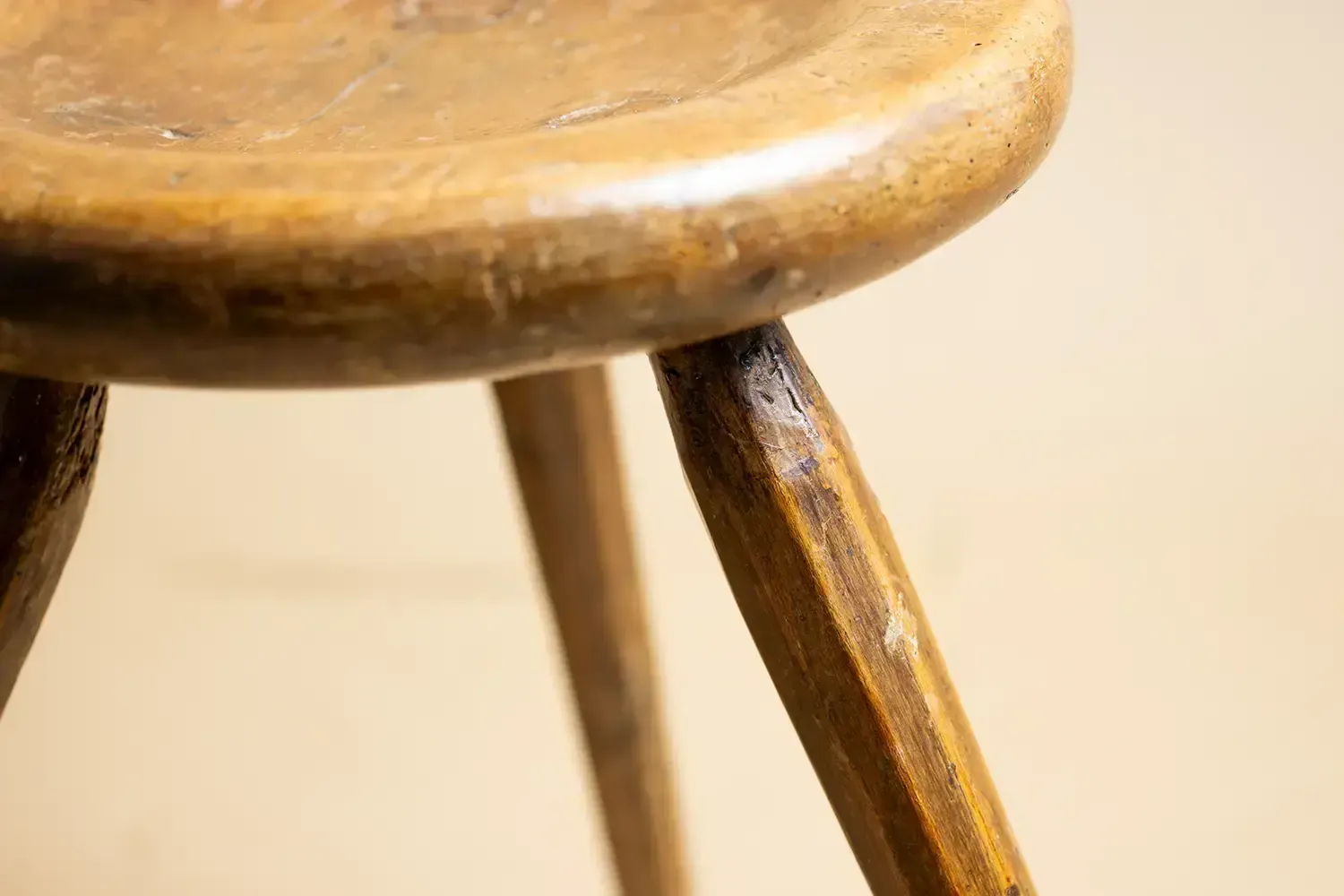 photo buy Antique 3 Legged Milking Stool – 19th Century Sycamore Milking Stool