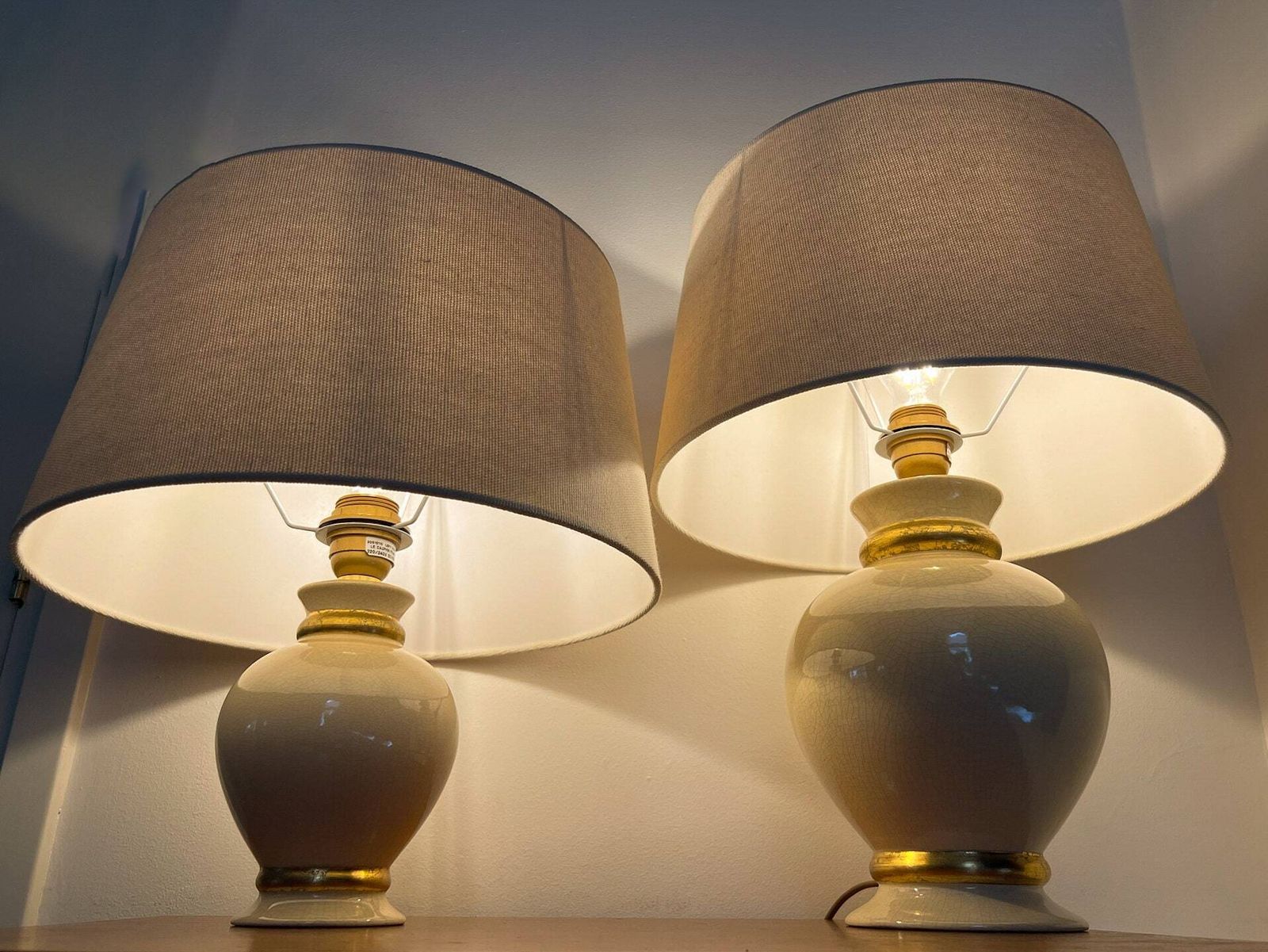 Vintage 'Maison Le Dauphin' – Set Van 2 Tafellampen – Keramiek Craquelé Ivoor/Goud – Frans Design photo buy
