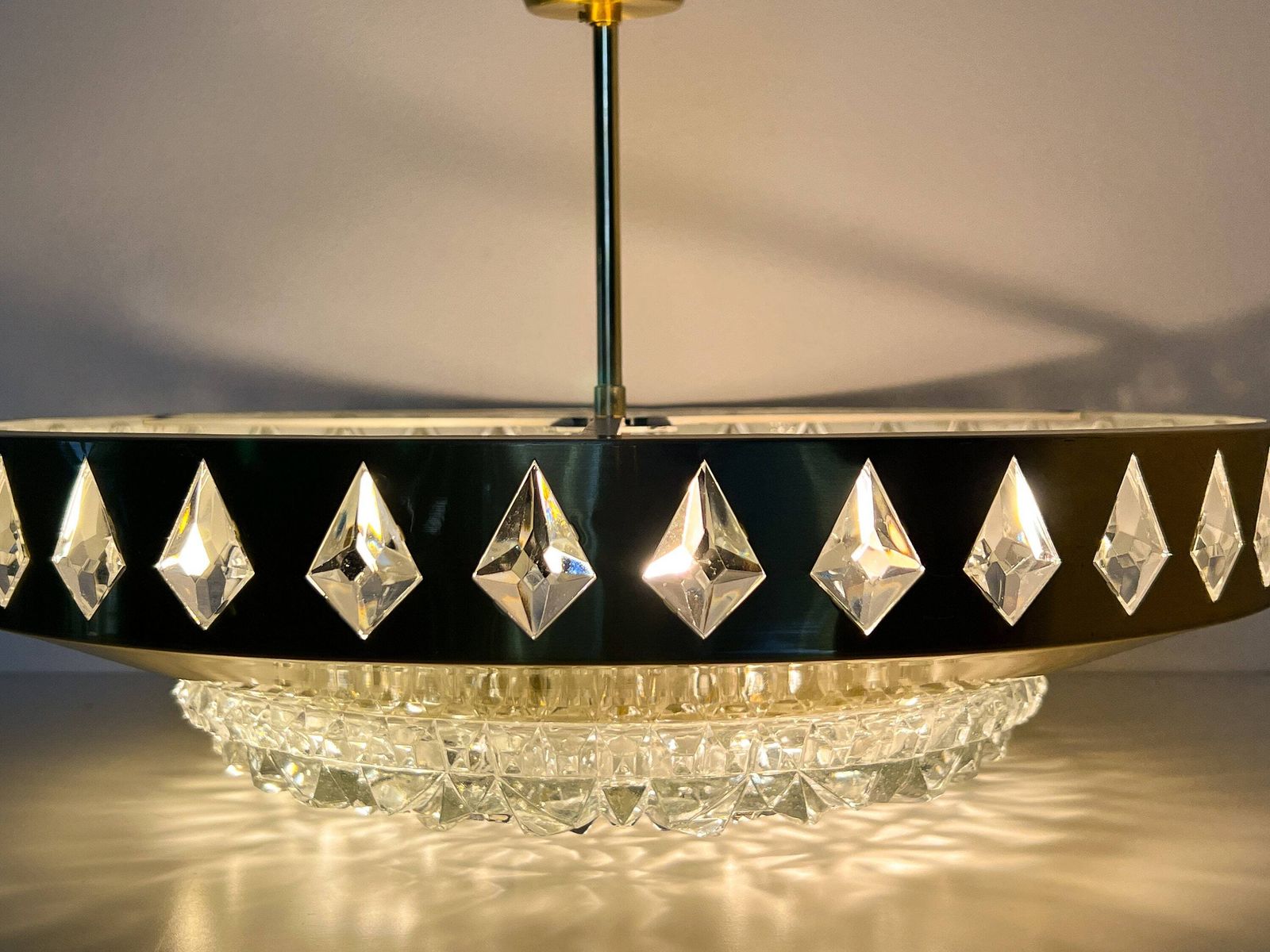 Vintage Hanglamp – Vitrika / Orrefors – Scandinavisch Design – Messing, Kristal – Jaren 60/70 photo Verlichting
