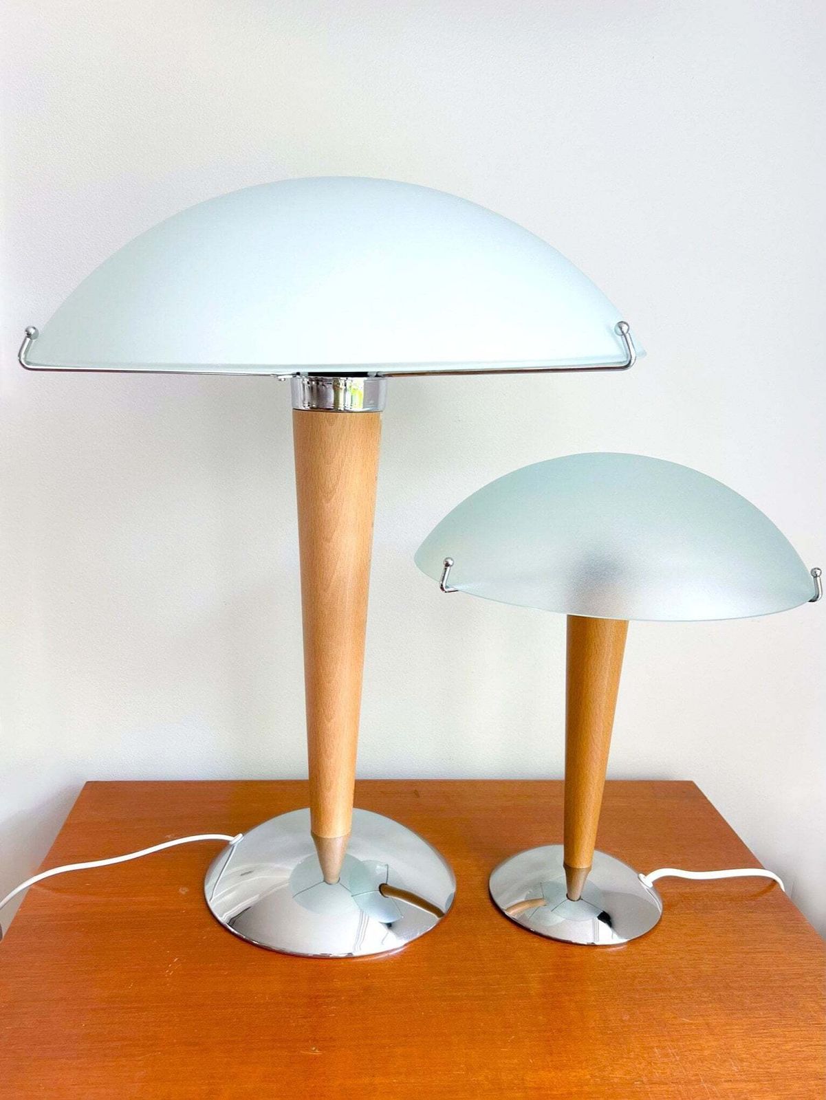 photo furniture Ikea Kvintol 90s Table Lamp – Frosted Glass, Wood, Chrome – Space Age – Mushroom