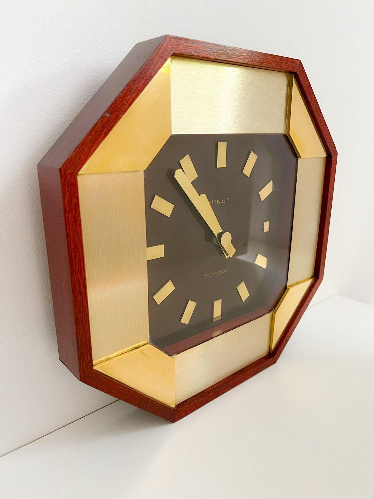 Verzamelobject – Kienzle Chronoquartz Wandklok – Hout (Teak) – Messing photo furniture