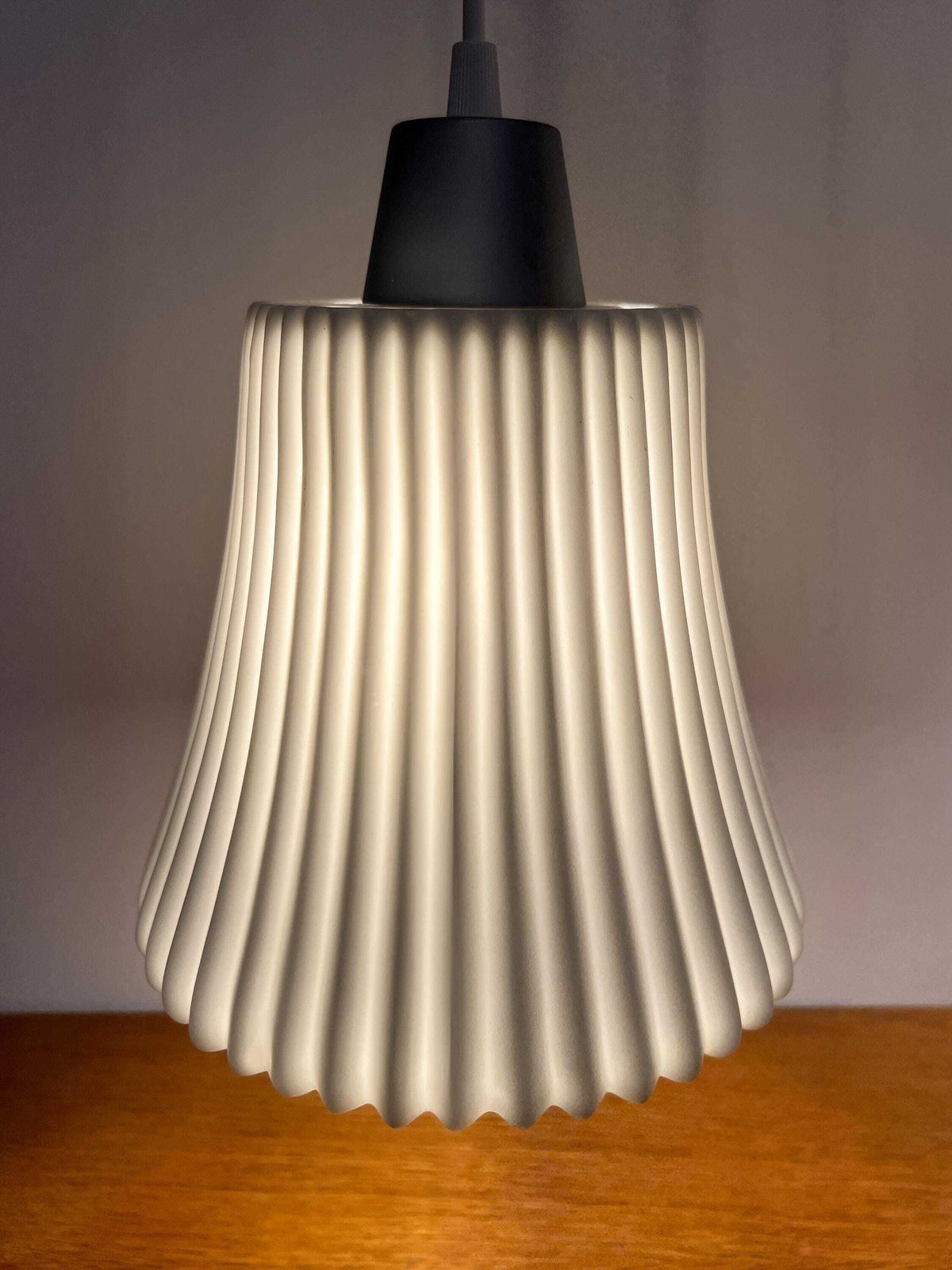 Zeldzame Vintage Ikea 'Bista' Geplooide Plafondlamp | Jaren 80/90 | Porselein | Uitstekende Staat photo furniture