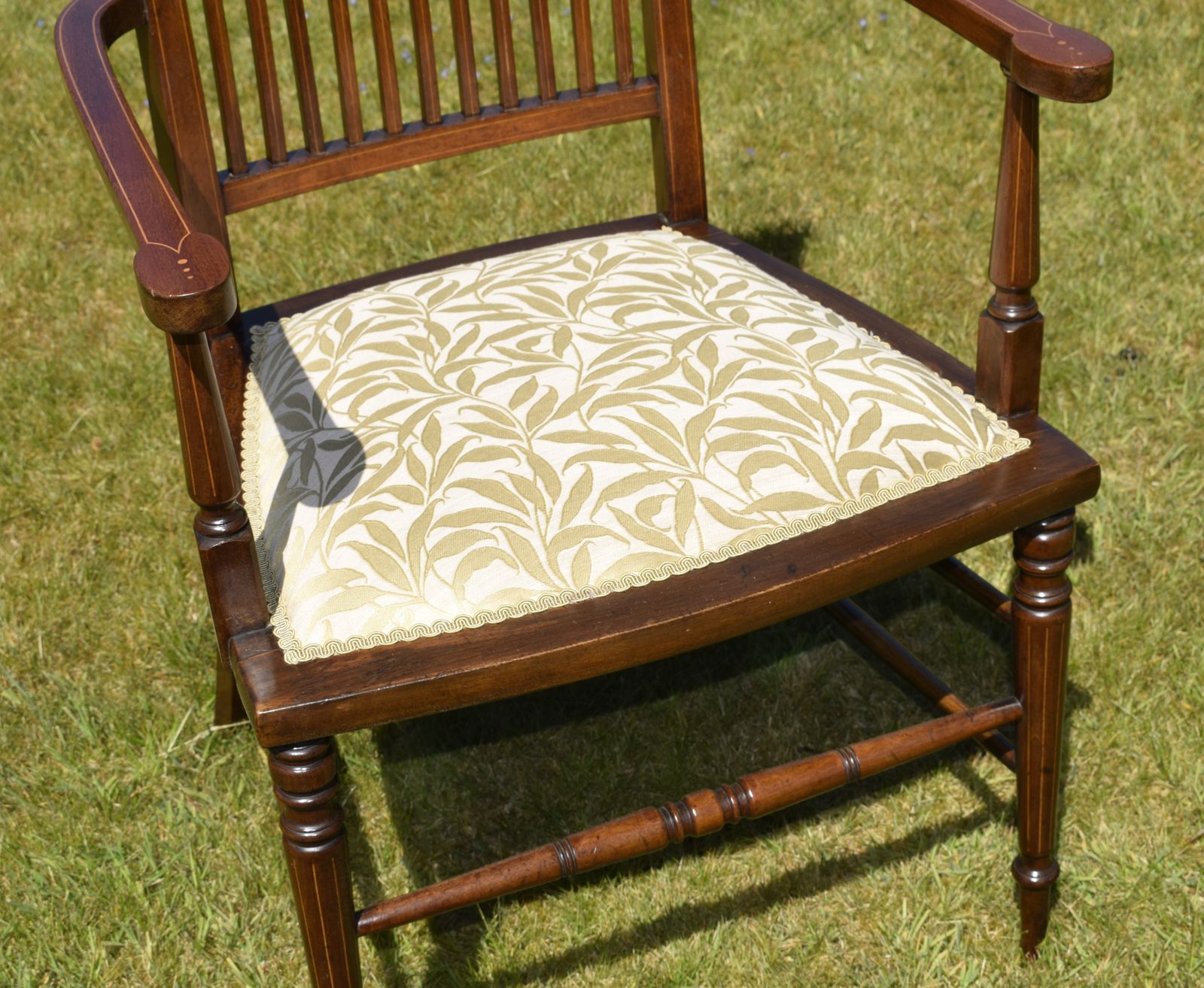 photo vintage Edwardian Mahogany And Inlaid Armchair