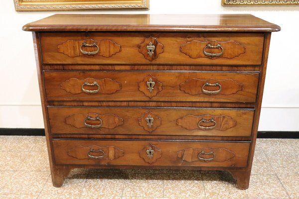 17th Century Chest Of Drawers In Walnut photo 3760.0