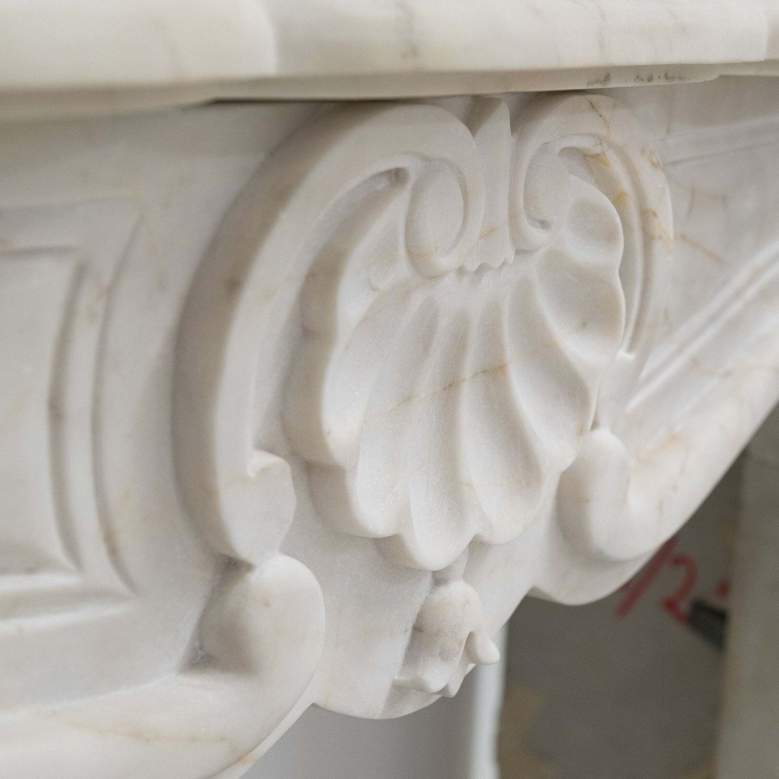 photo vintage Reclaimed French Louis XVI Style Marble Fireplace