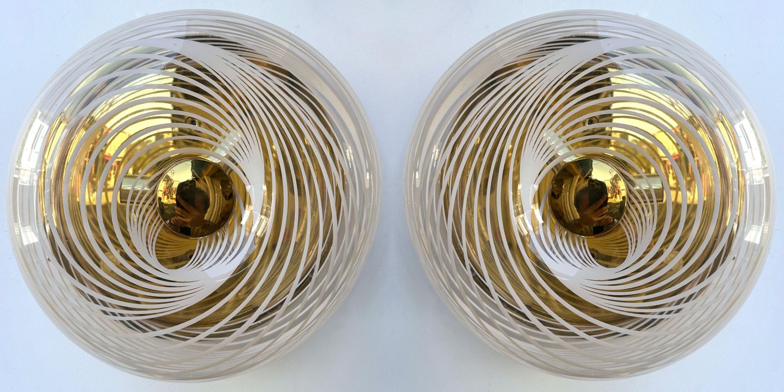 photo vinterior Pair Of Lucite Spiral And Brass Sconces  Italy, 1970s