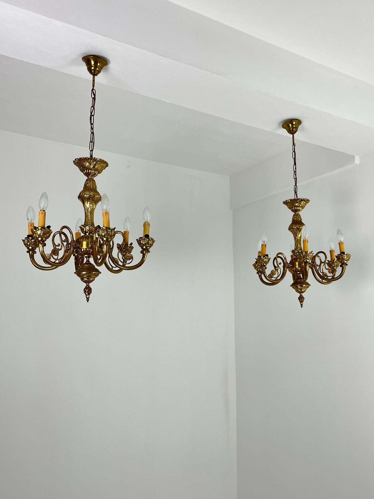 photo buy Set Of 2 Venetian Chandeliers 6 Lights Brass And Murano Glass 1960s