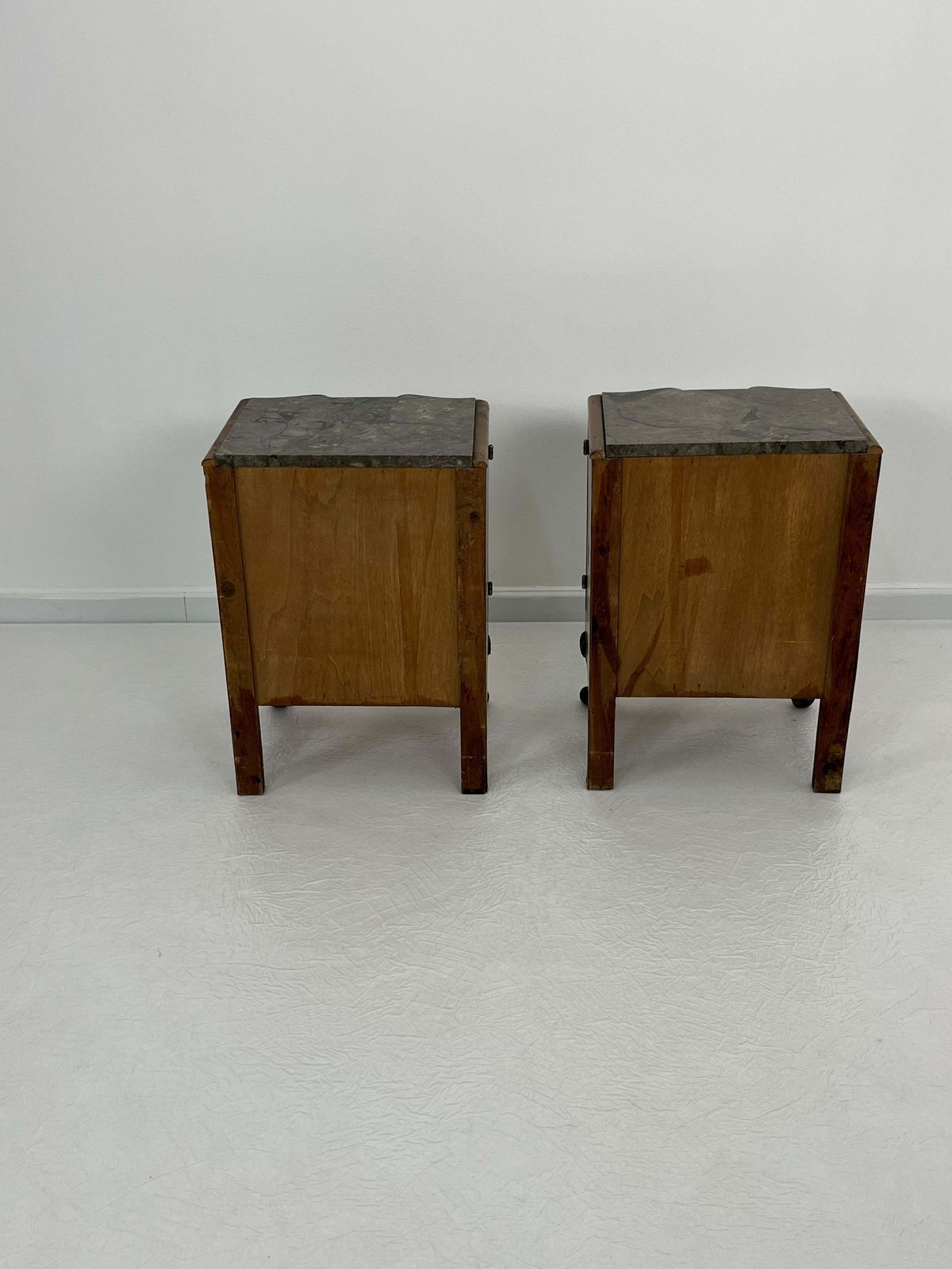 photo vinterior Set Of 2 Sicilian Art Deco Night Stands With Marble Top 1940s