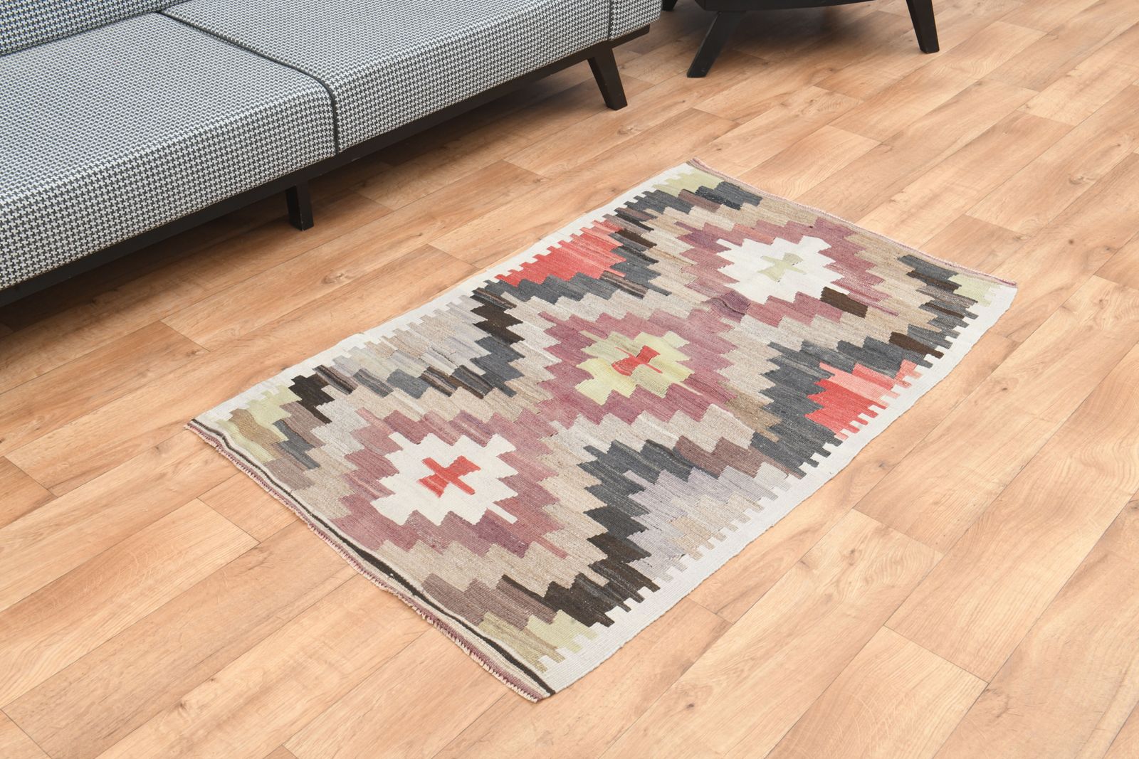 photo furniture 3'1x4'8 Ft, Geometric Style Turkish Kilim Accent Rug, Bathroom Decor, Bath Mat, Wool Bedside Rugs, Vintage Carpet, Wool, Handmade, Flatweave