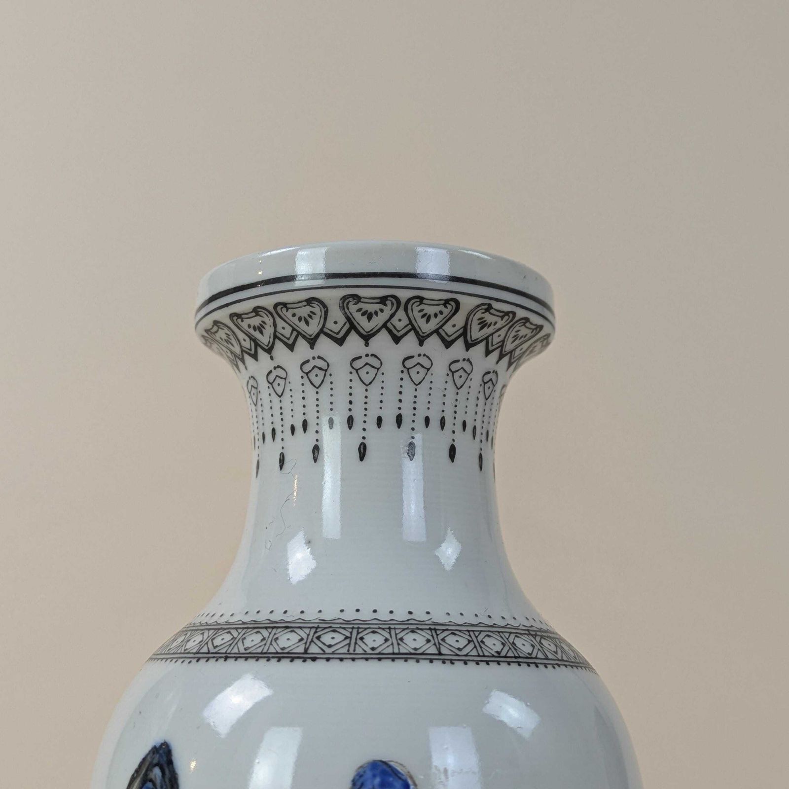 photo furniture 20th Century Proc Peoples Republic Of China 1970s 1980s Chinese Jingdezhen Porcelain Vase