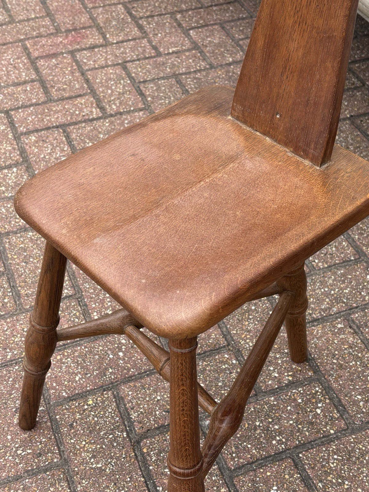 English Light Oak Spinning Chair With Carved Decoration. photo Furniture