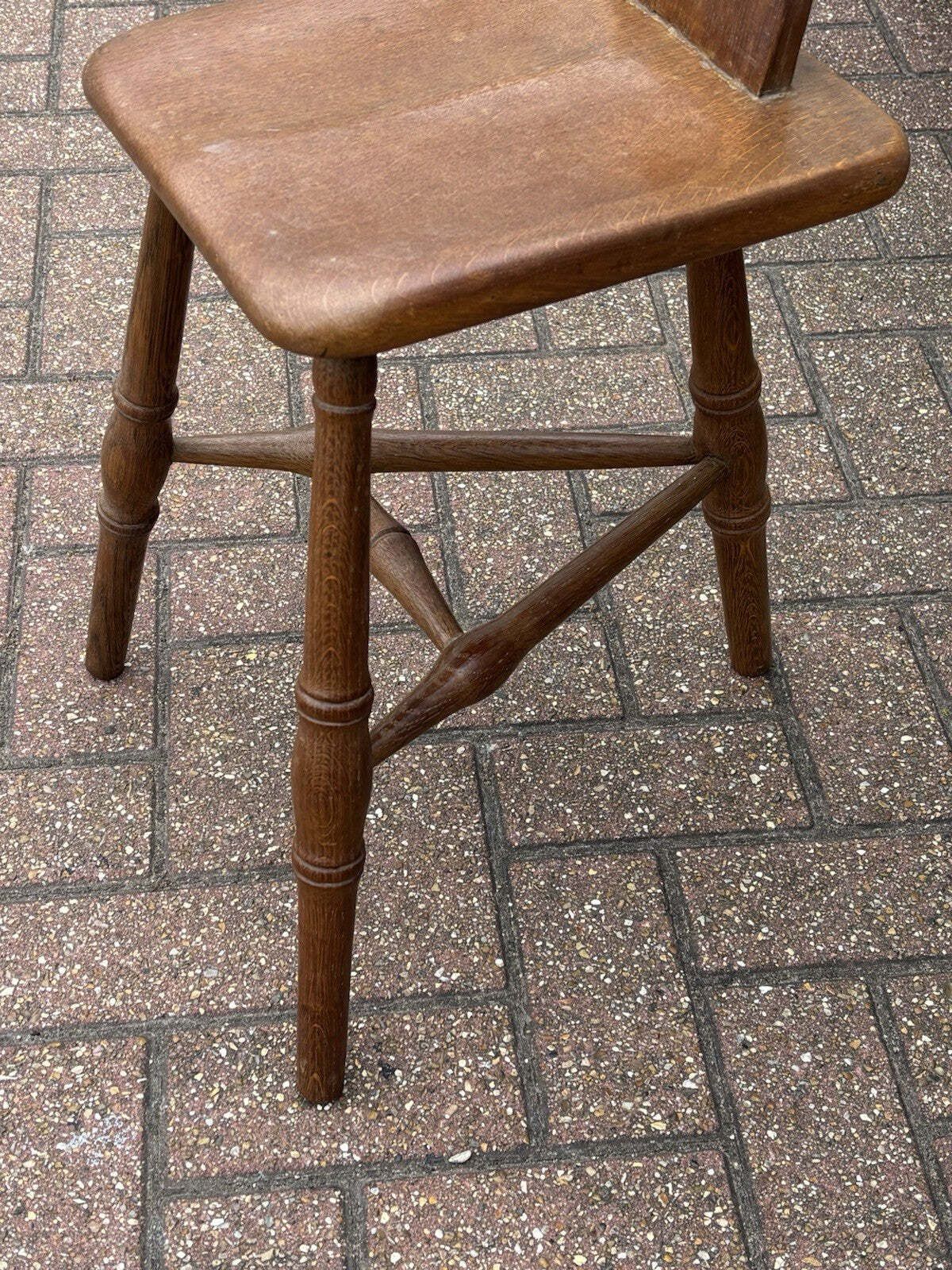 English Light Oak Spinning Chair With Carved Decoration. photo vinterior
