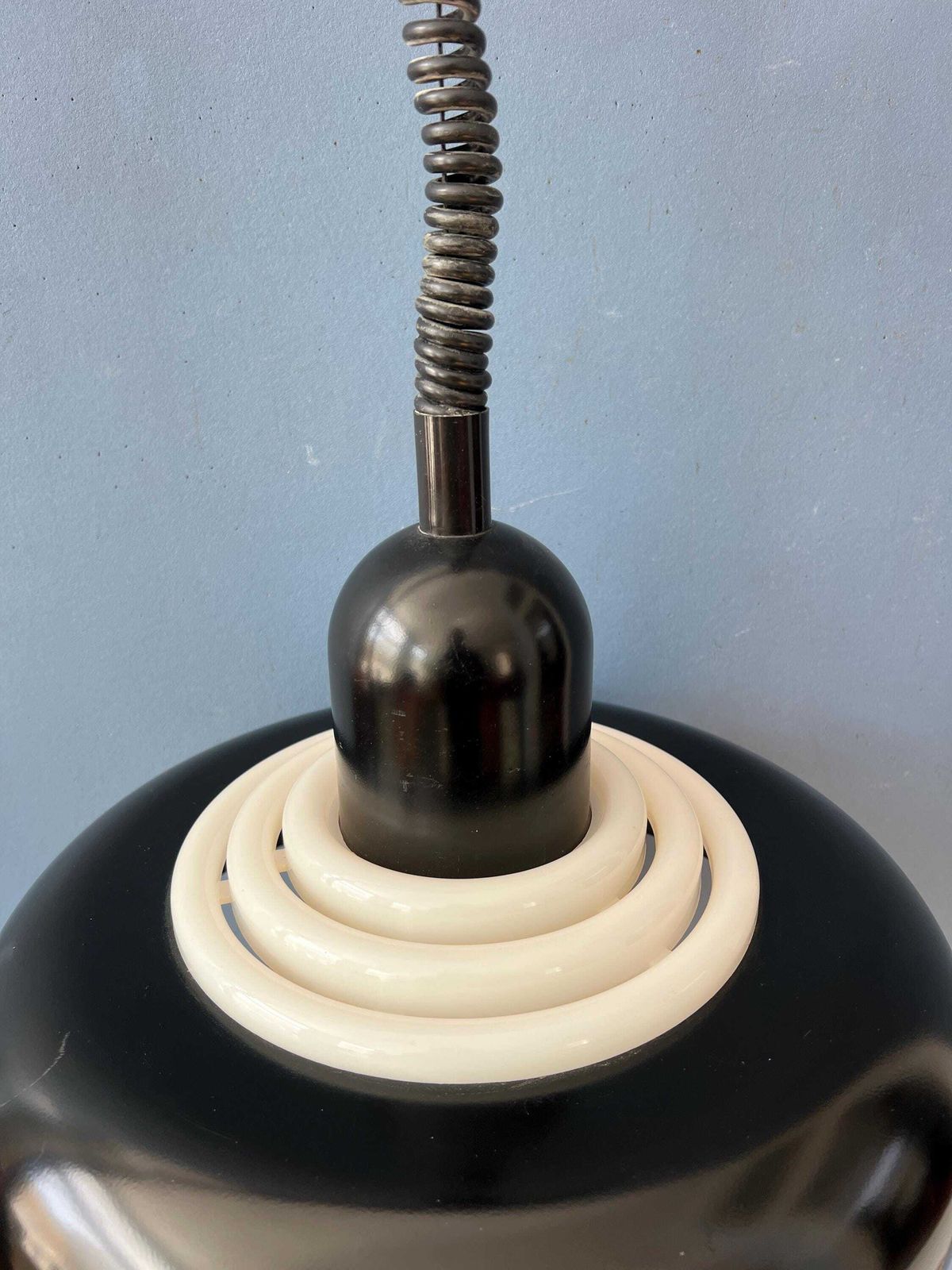 photo furniture Vintage Zwarte Ufo Space Age Hanglamp Van Knud Christensen