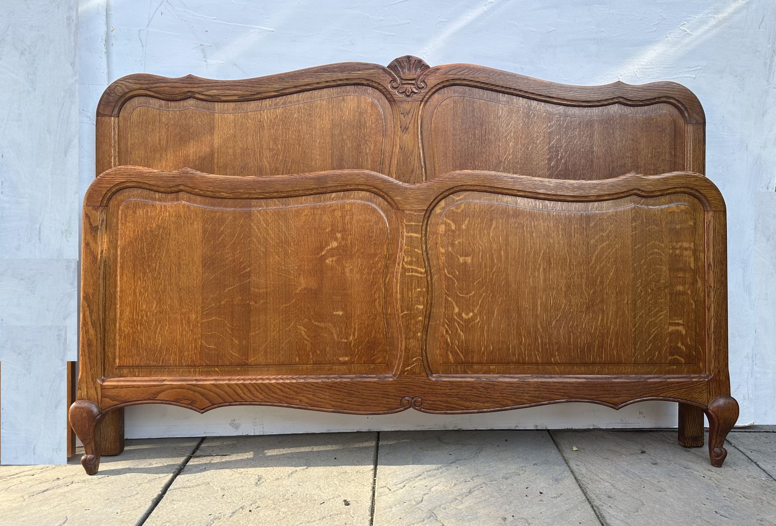 photo vintage Attractive French Louis XV Antique Style Oak Double Bed Frame – Great Condition