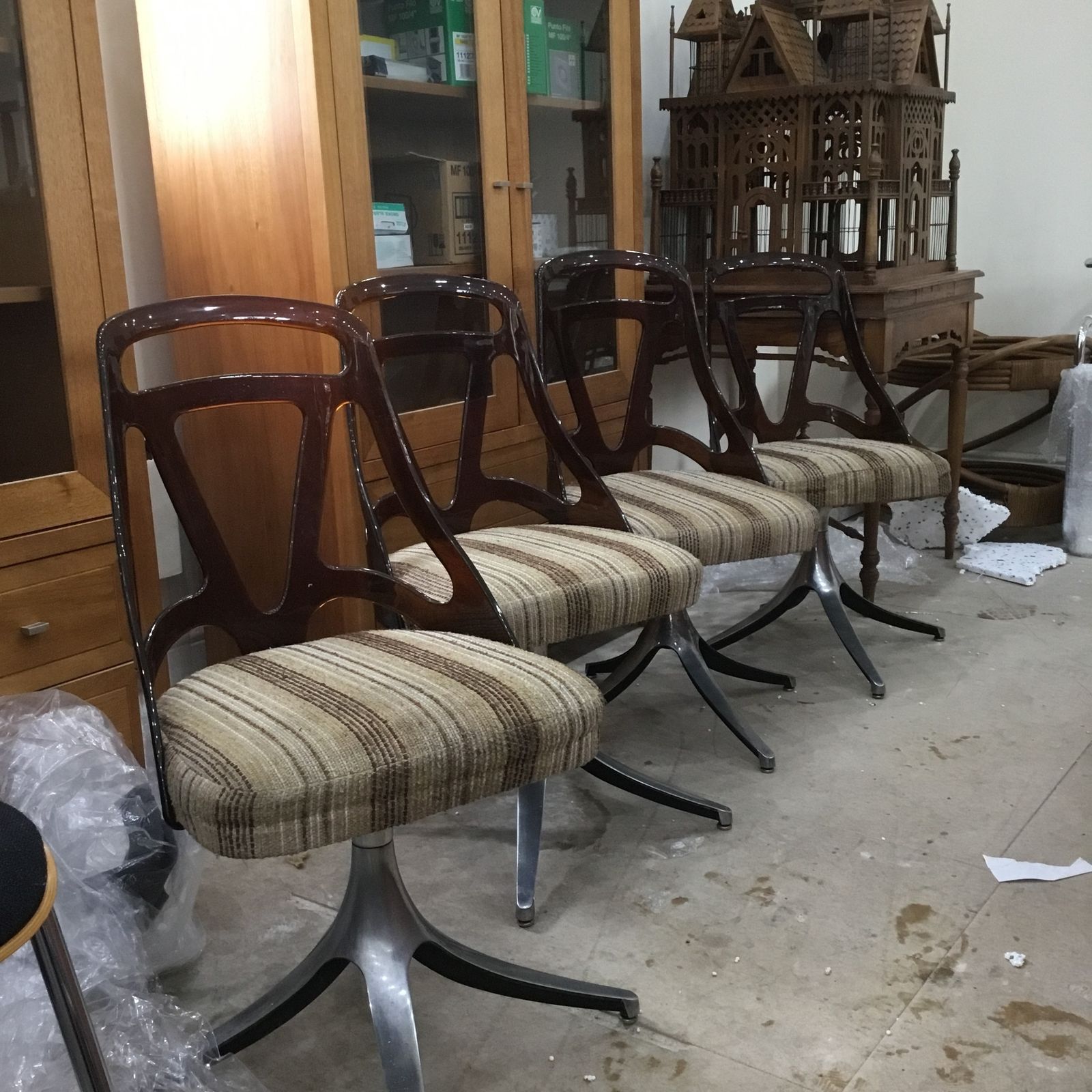 This Lovely Set Of Grafton W1s Stamped Est 4001 Model Dining Chairs Circa 1960.