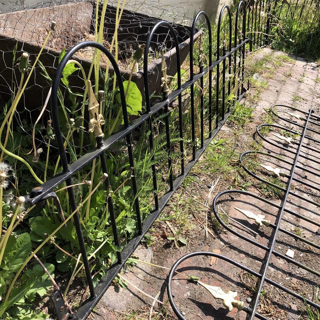 Garden Decor Low Garden Railing Fence In Hoop And Spear Design Steel Painted Black photo