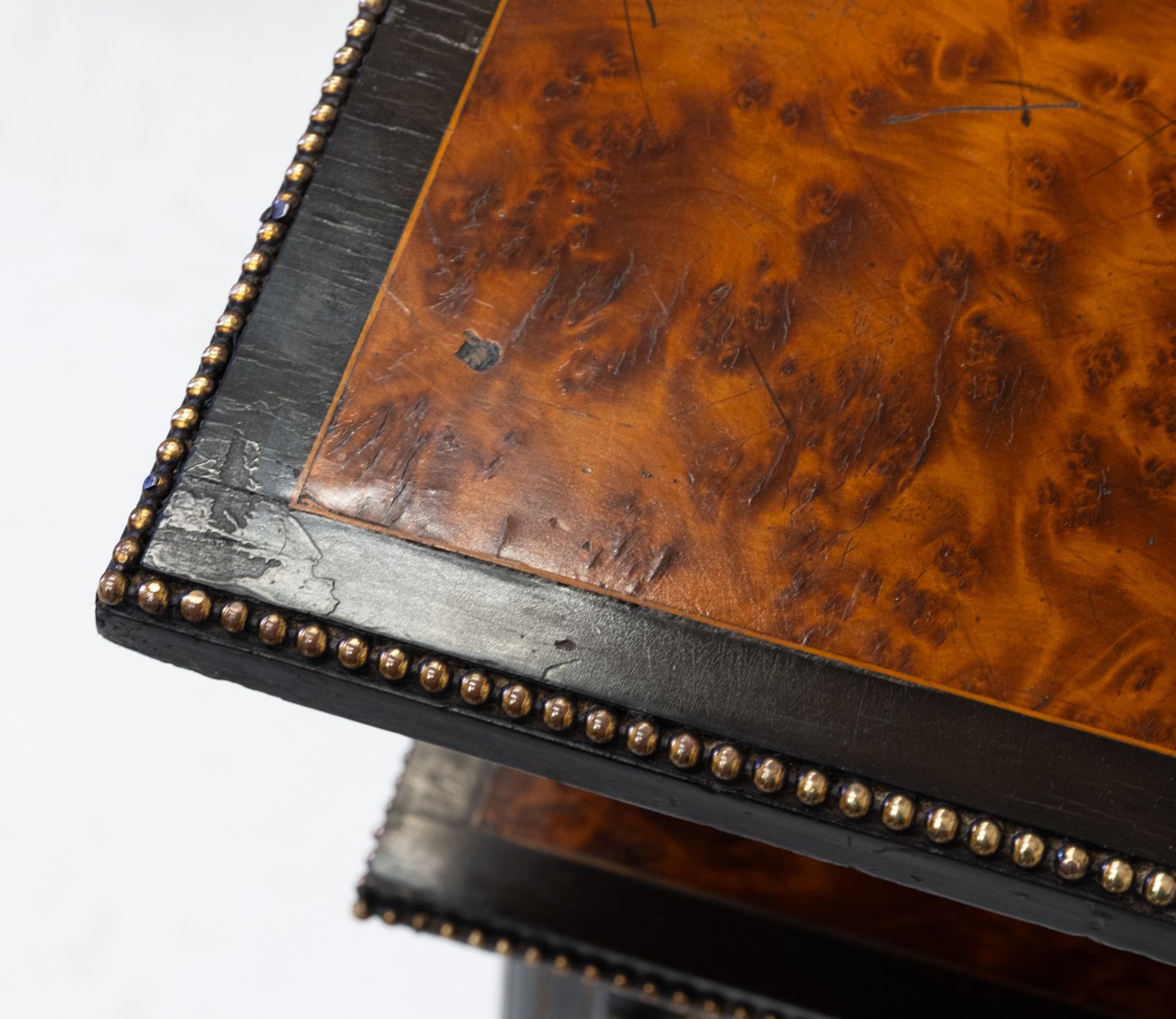 photo vintage Aesthetic Movement Amboyna Burl Ebonised & Gilt Metal Side Table