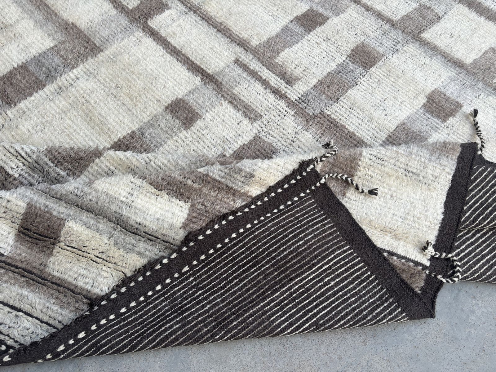 275x365 Cm Vintage Hand Knotted Moroccan Design Rug. Handmade Beni Ourain Carpet. 100% Natural Wool photo for sale