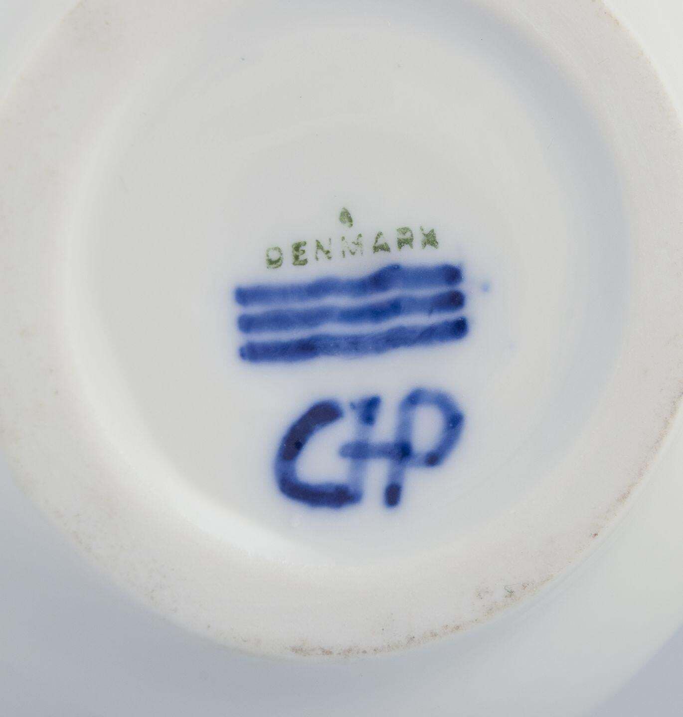 Gerd Hiort Petersen For Royal Copenhagen. Stoneware Vase With White Glossy Glaze photo 211.0