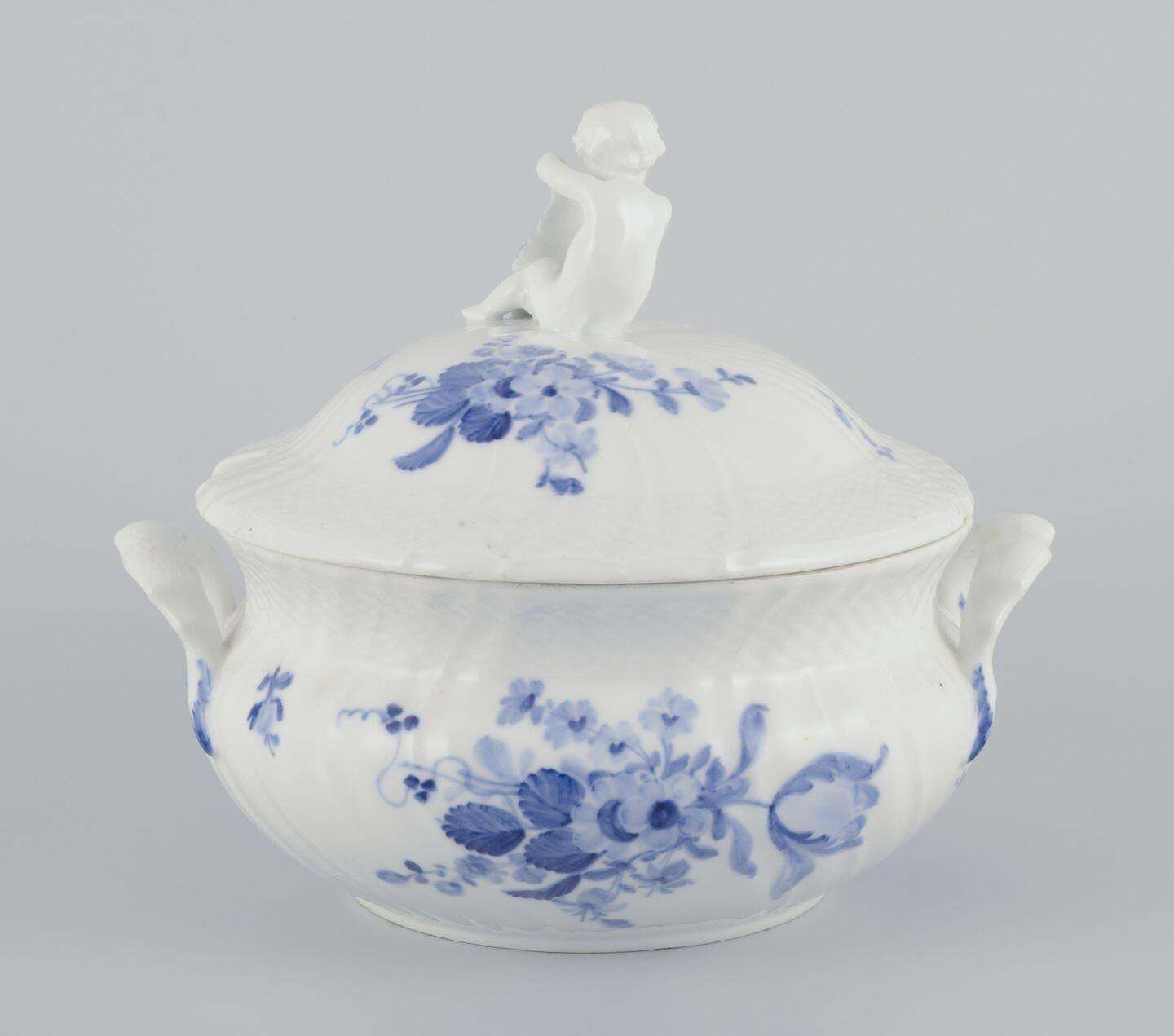 Royal Copenhagen Blue Flower Curved. Round Lidded Porcelain Tureen With Handles. photo furniture