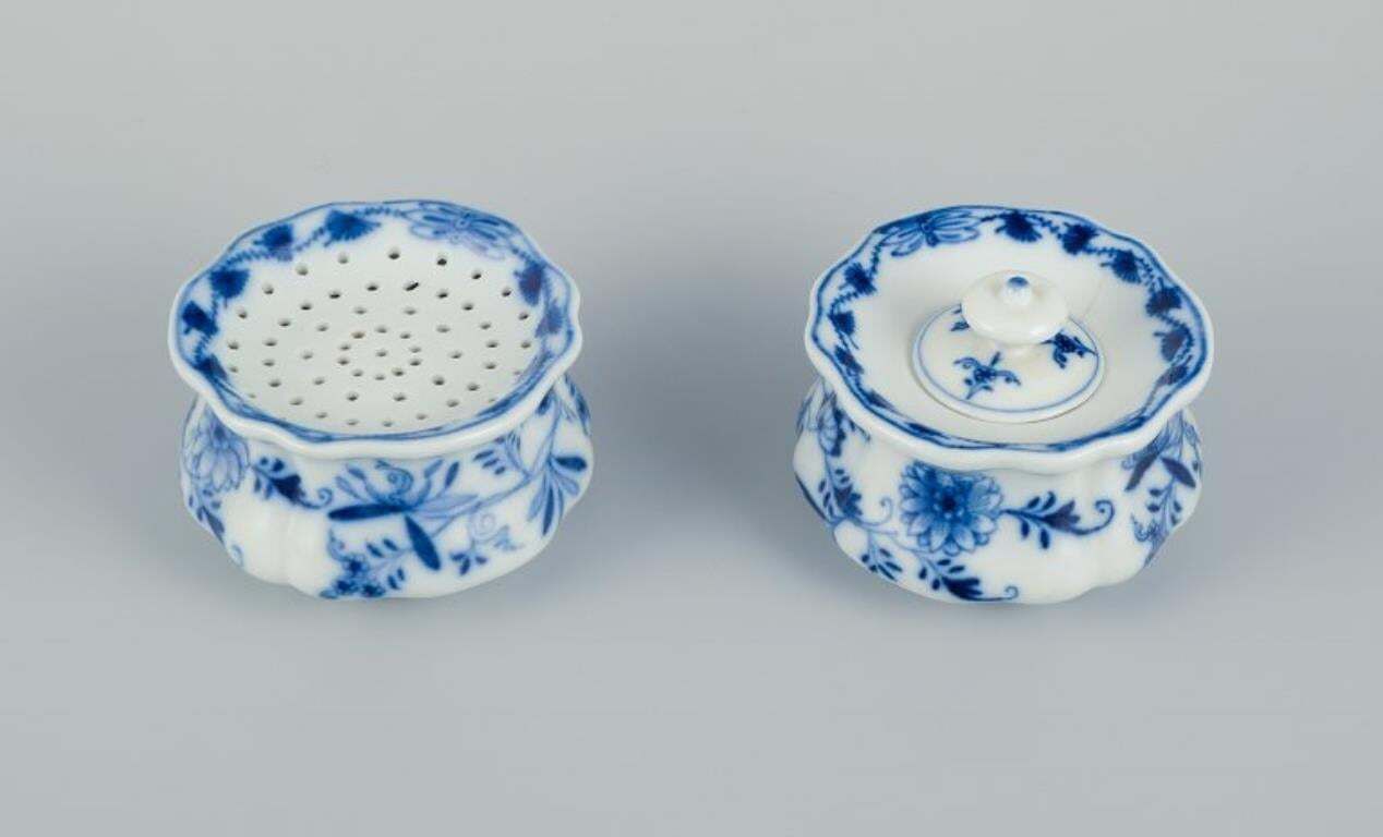 Meissen, Germany. Blue Onion Pattern Inkwell Set In Porcelain. photo for sale