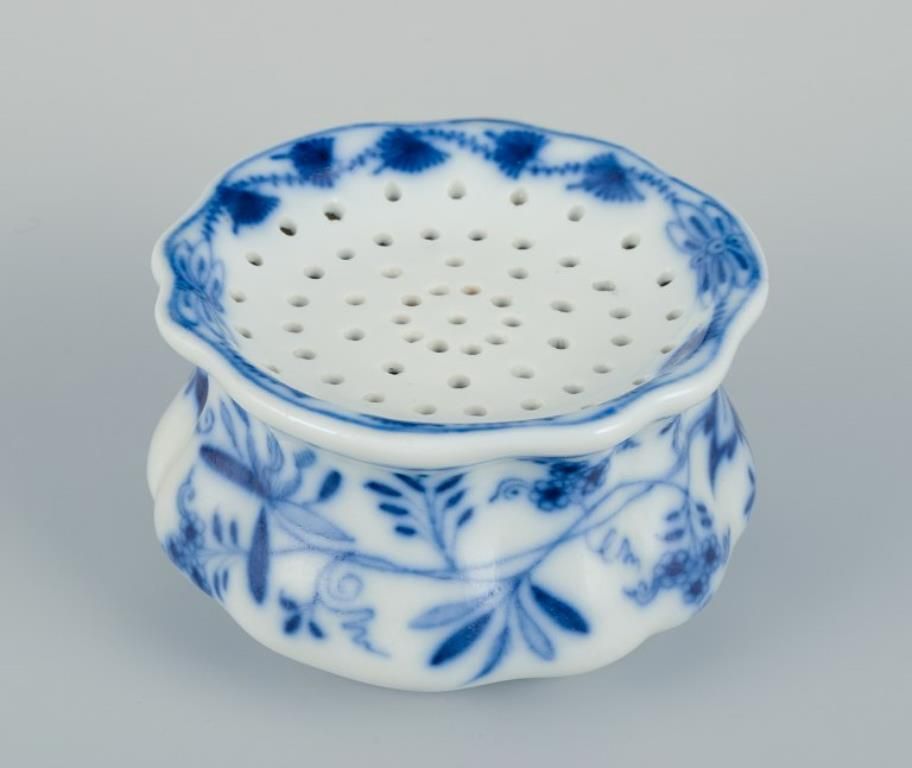 Meissen, Germany. Blue Onion Pattern Inkwell Set In Porcelain. photo buy