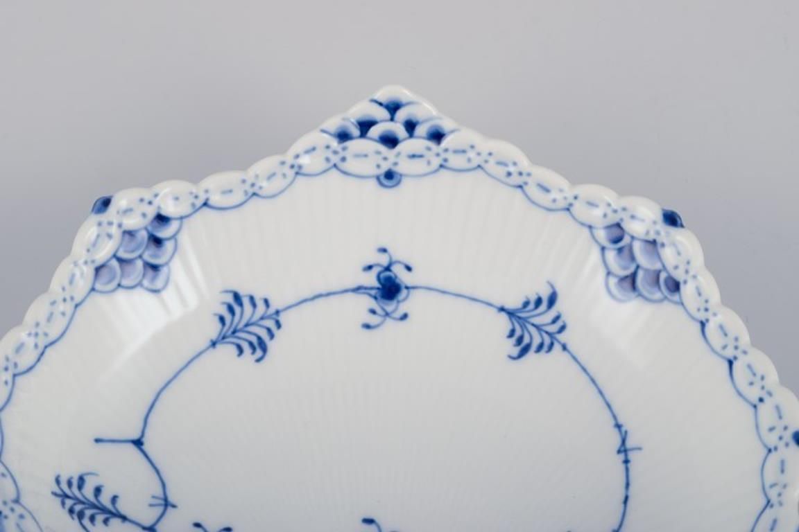 Royal Copenhagen Blue Fluted Half Lace, Mussel Shaped Bowl In Porcelain. photo 271.0