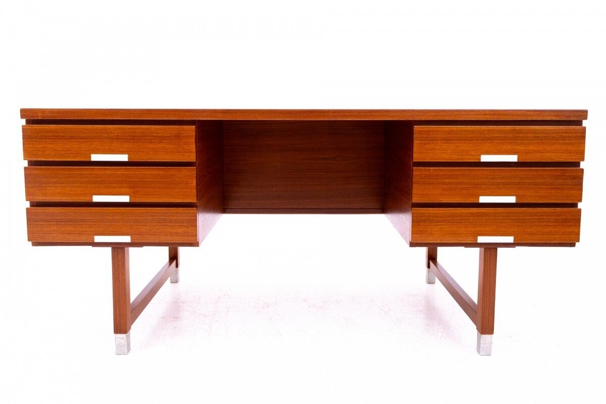 Teak Desk, Eigil Petersens Mobelfabrik, Denmark, 1960s. After Renovation.
