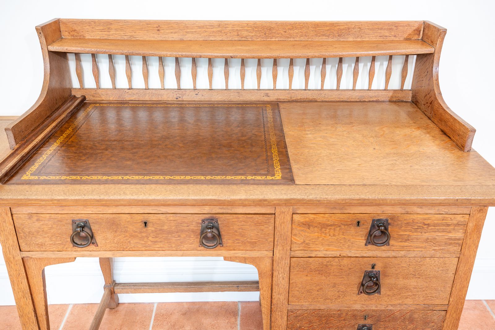 photo buy Blonde Arts & Crafts Desk English Antique 1900 Leather Tiger Oak By Shapland & Petter English Light Oak Golden Leather Top Early 20th Century
