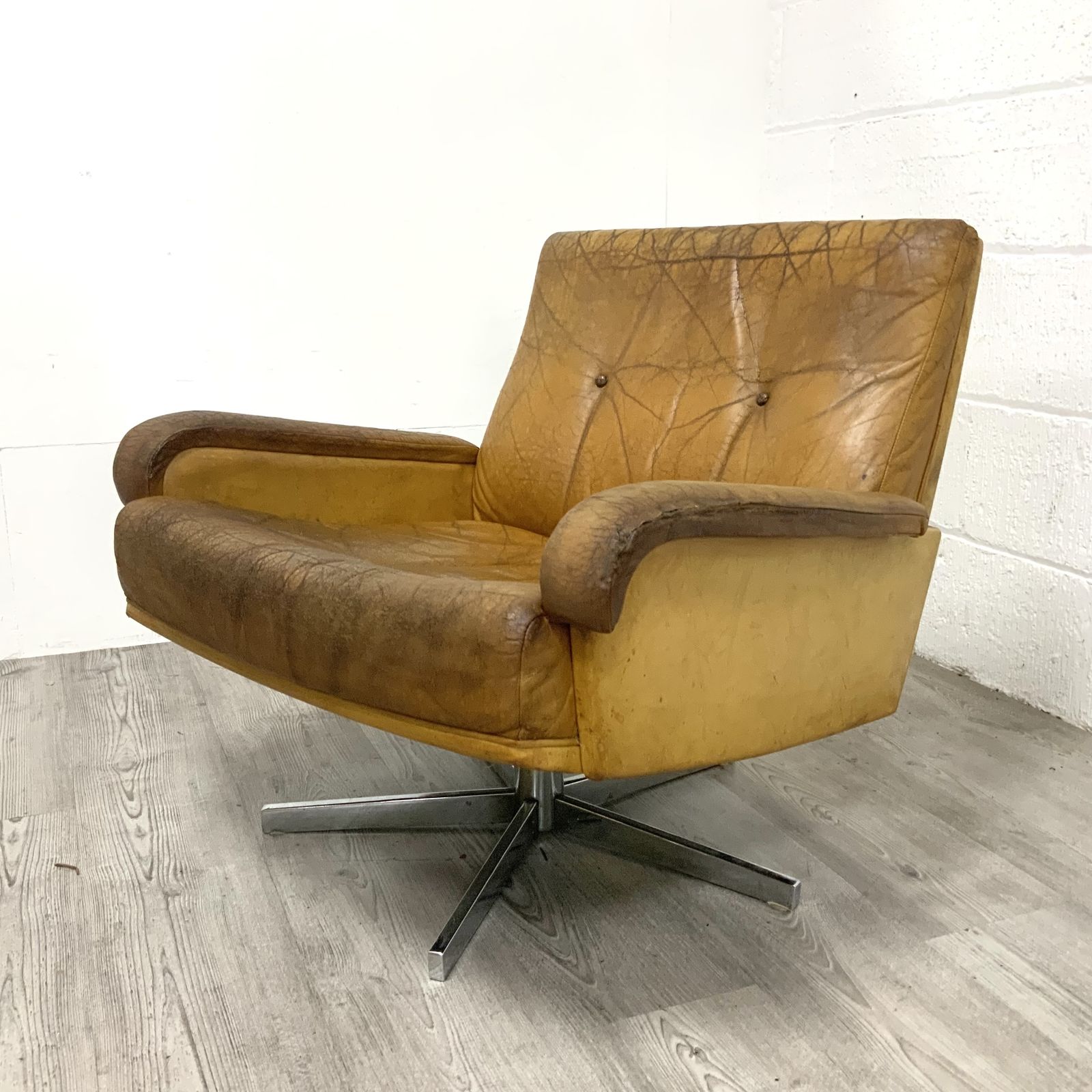 1970s Vintage De Sede Ds 35 Swivel Lounge Chair In Cognac Leather photo furniture