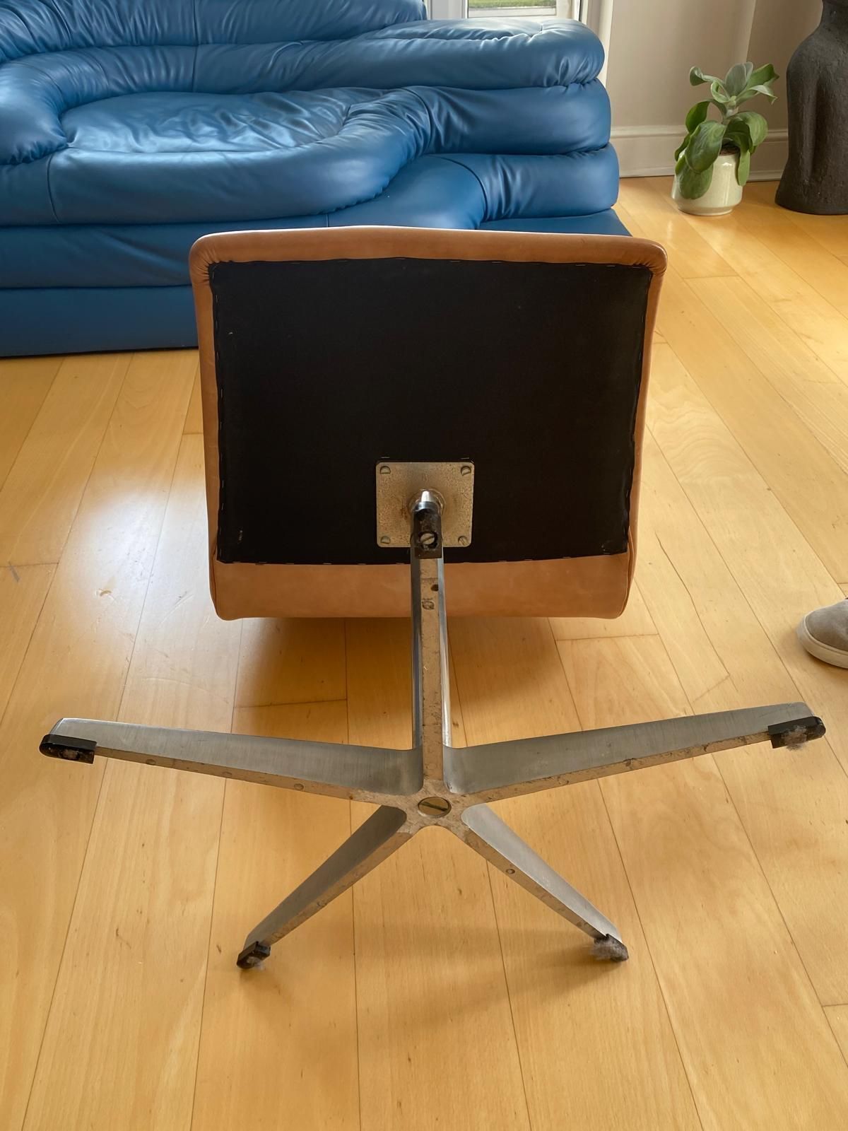 Set Of Six Midcentury Arne Jacobsen For Fritz Hansen Swivel Chairs photo vinterior