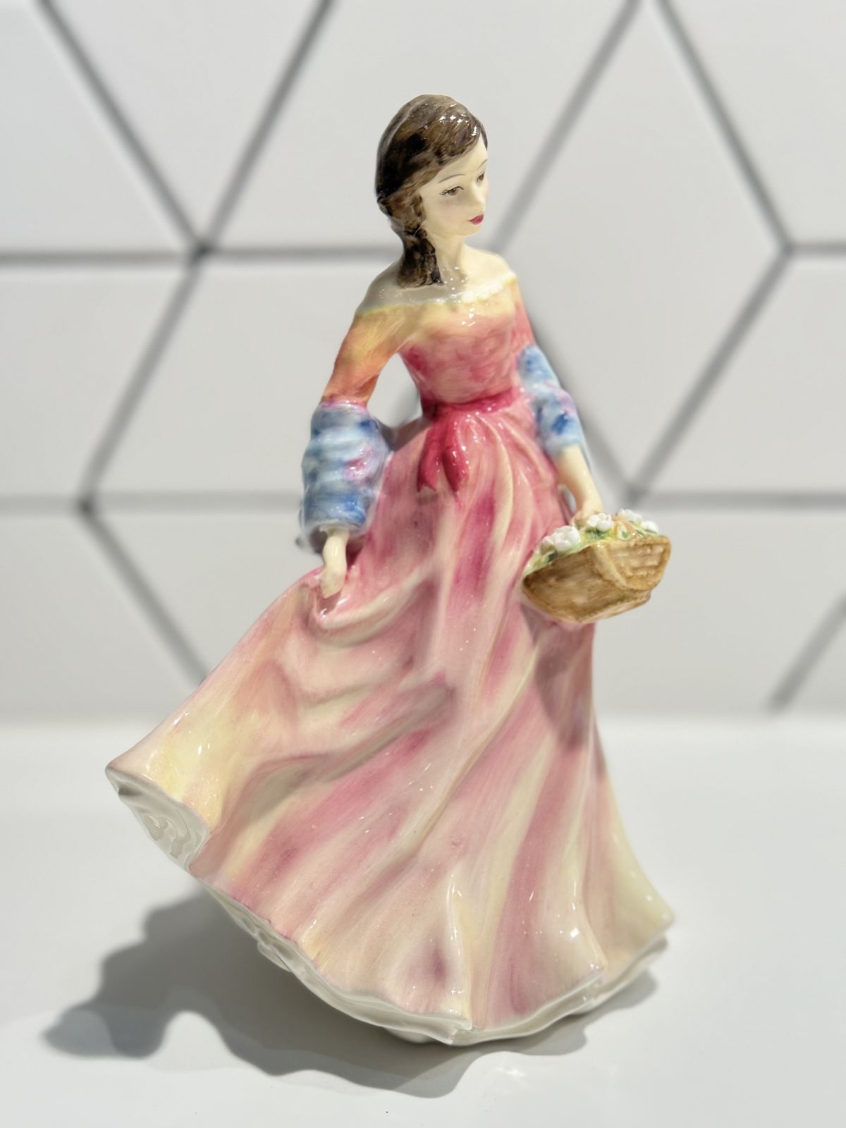 Royal Doulton "Summer Scent" Hn3955 Perfect Condition photo furniture