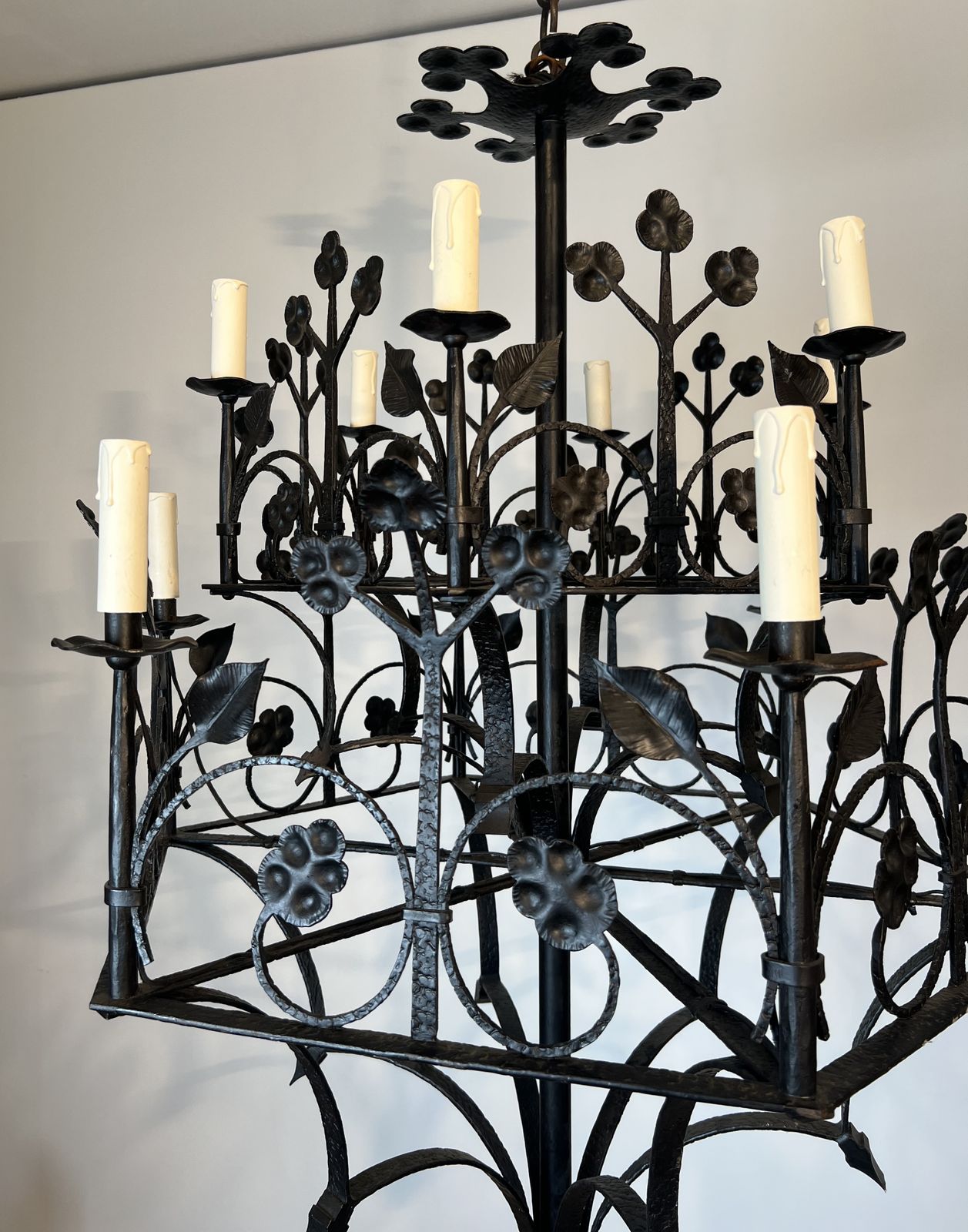 Large 12 Light Wrought Iron Chandelier With Clover And Foliage Decorations photo 8500.0
