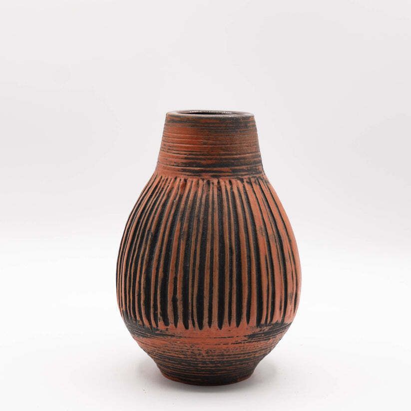 Rare Brutalist Red And Black Vase   7713 20   Carstens Tönnieshof   C1970s photo vinterior