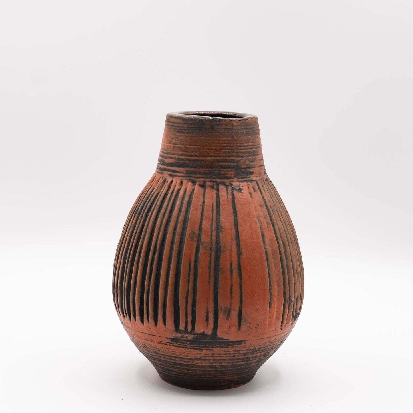 photo furniture Rare Brutalist Red And Black Vase   7713 20   Carstens Tönnieshof   C1970s