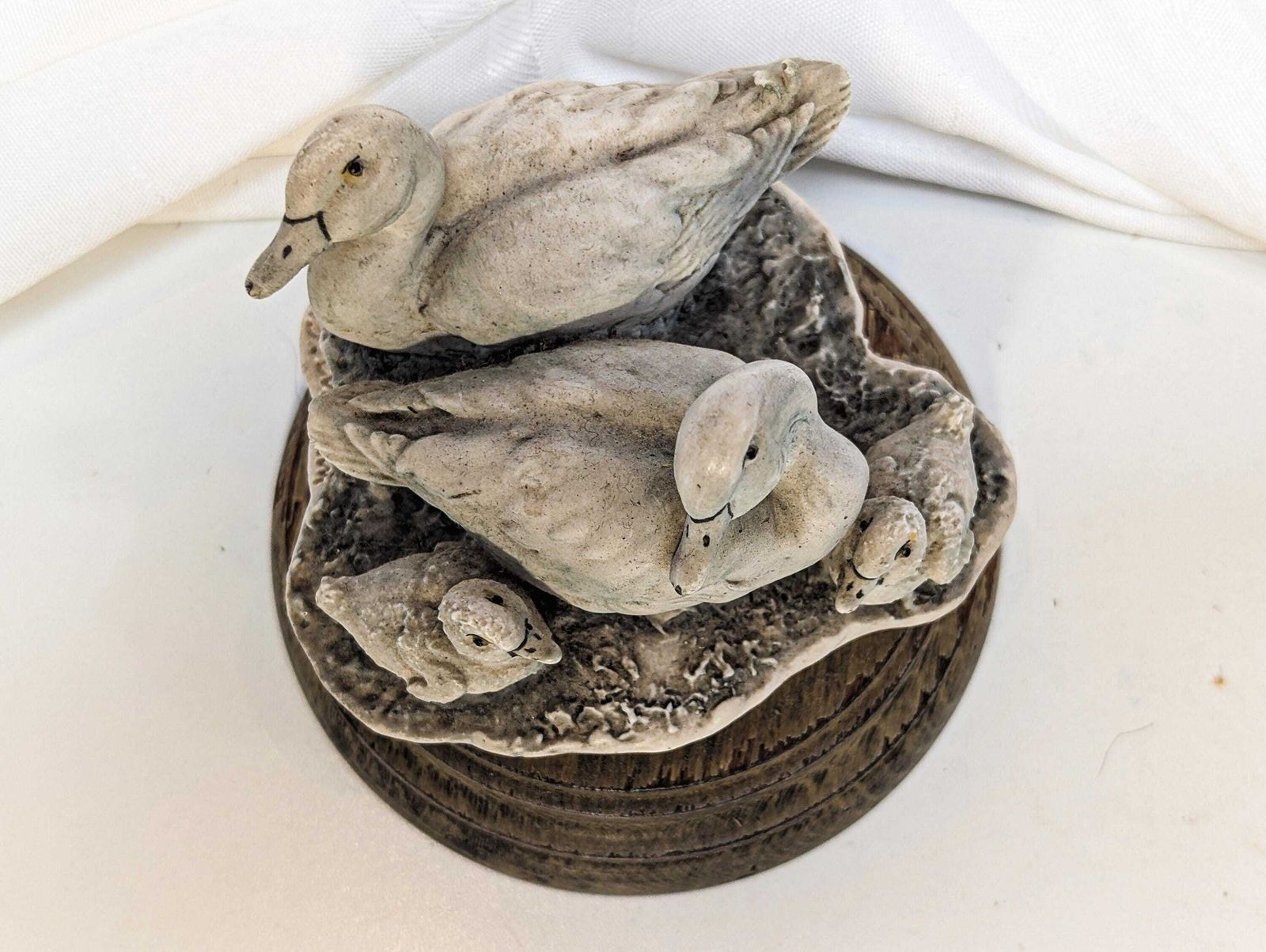 Rare Vintage Giuseppe Armani Duck Family On Pond Porcelain Sculpture Italy. Hand Painted & Made In Italy. photo vinterior
