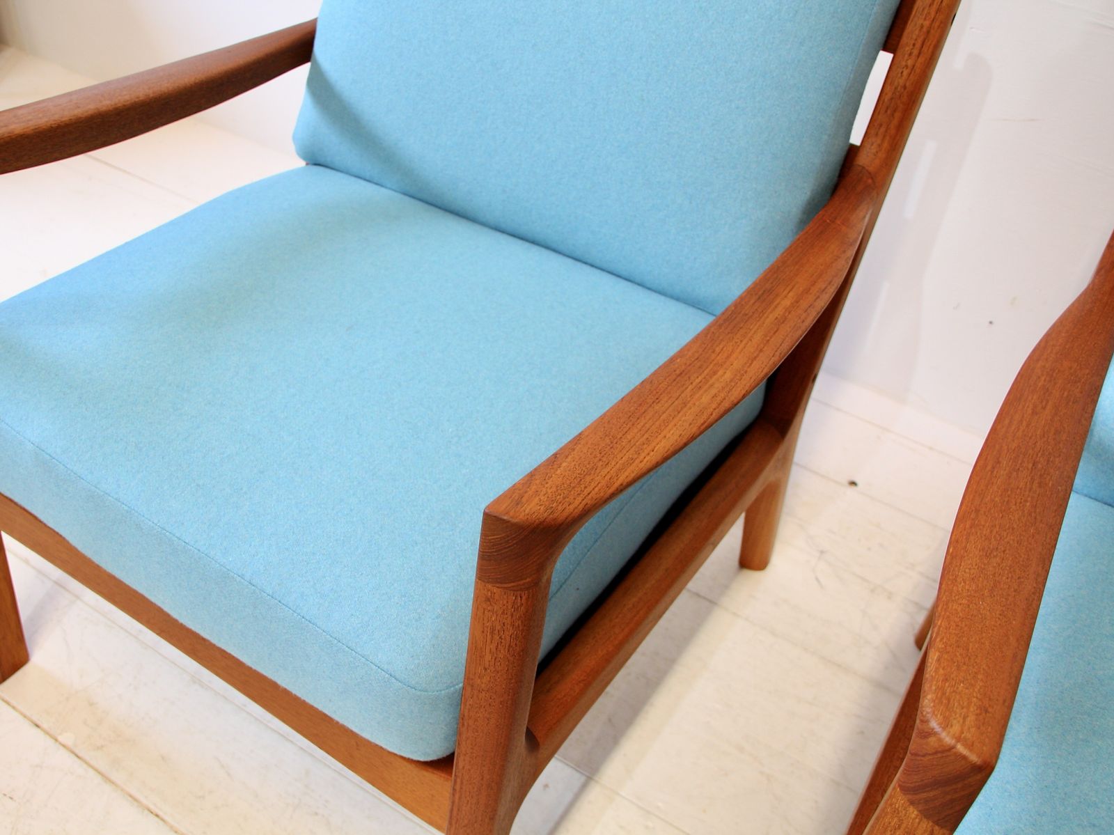photo furniture 2 Ole Wanscher Senator Armchairs For France & Son Fd166   Teak Blue