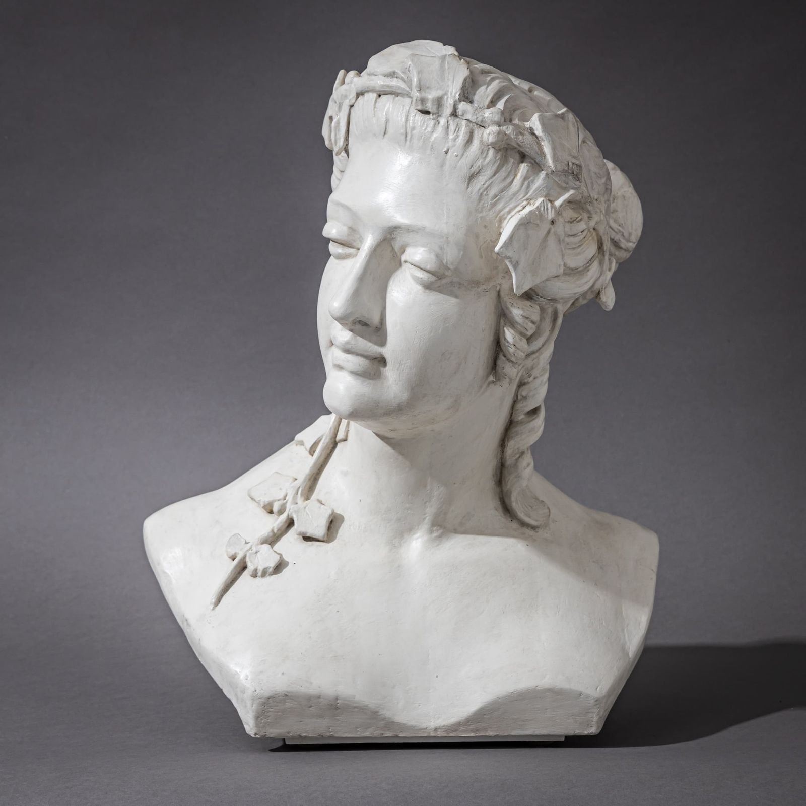 Art Nouveau Vrouwenbuste Met Wijnbladeren, Begin 20e Eeuw