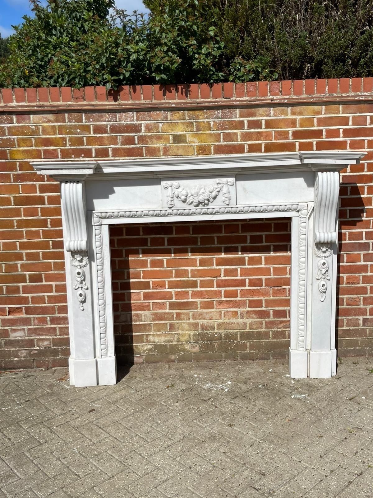 photo furniture Fine Pair Of Large Antique Early 20th Century Quality Carved White Marble Fireplaces